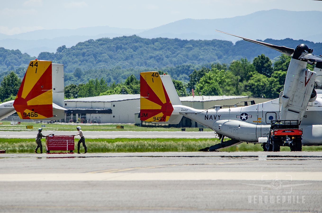 The crew pulled a huge toolbox out of the rescue Osprey and moved it over to the hangers at the FBO. There was also a FedEx truck that arrived shortly after that I assume was filled with the parts needed to repair the stranded Osprey.
04Jun26