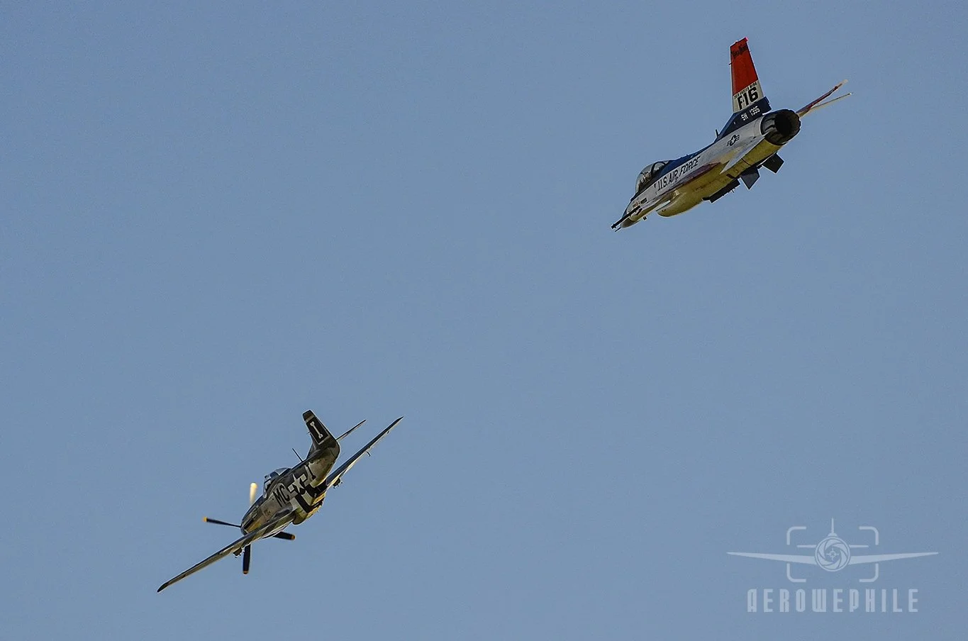 HERITAGE FLIGHT DEMO - USAF Viper Demo Team - Lockheed Martin F-16C Fighting Falcon and North American P-51D-30-NA Mustang "Happy Jack's Go Buggy"