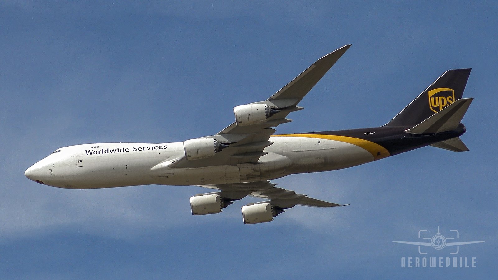 UPS Airlines Boeing 747-800 fast flyby.