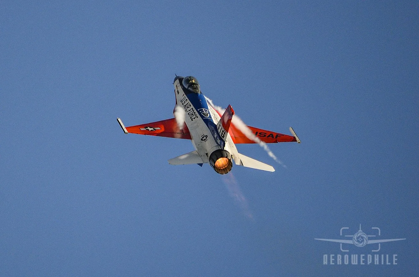 USAF Viper Demo Team - Lockheed Martin F-16C Fighting Falcon
