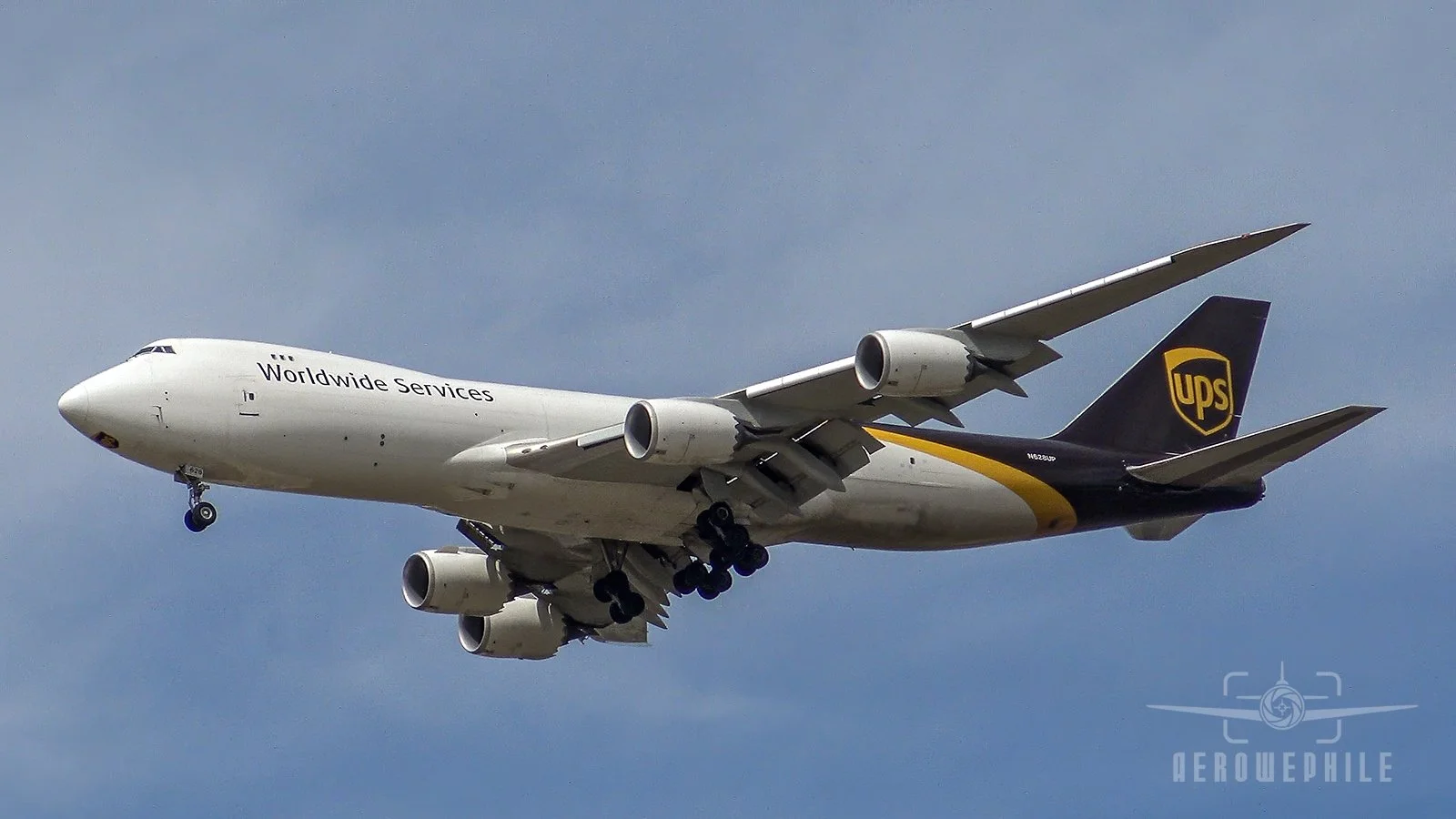 UPS Airlines Boeing 747-800 dirty flyby (landing gear and flaps extended).