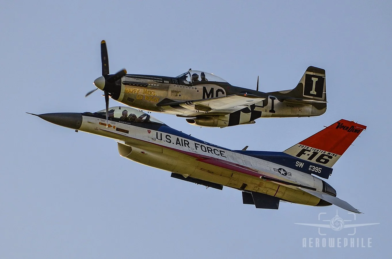 HERITAGE FLIGHT DEMO - USAF Viper Demo Team - Lockheed Martin F-16C Fighting Falcon and North American P-51D-30-NA Mustang "Happy Jack's Go Buggy"