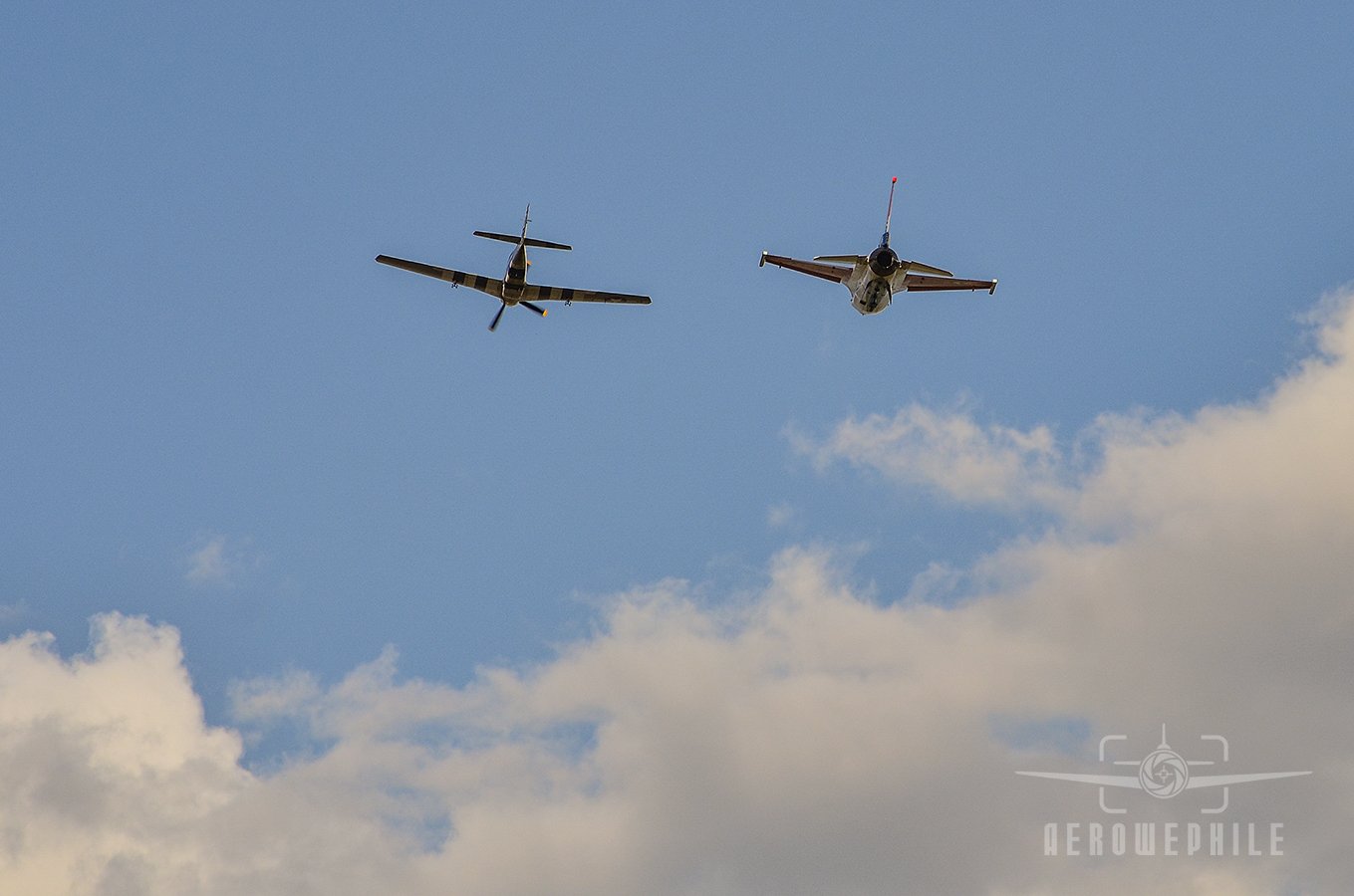 HERITAGE FLIGHT DEMO - USAF Viper Demo Team - Lockheed Martin F-16C Fighting Falcon and North American P-51D-30-NA Mustang "Happy Jack's Go Buggy"