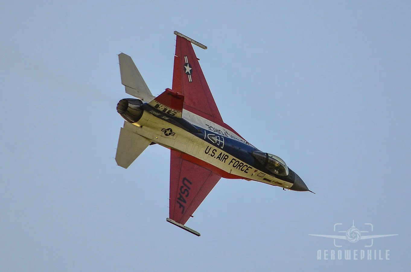 USAF Viper Demo Team - Lockheed Martin F-16C Fighting Falcon