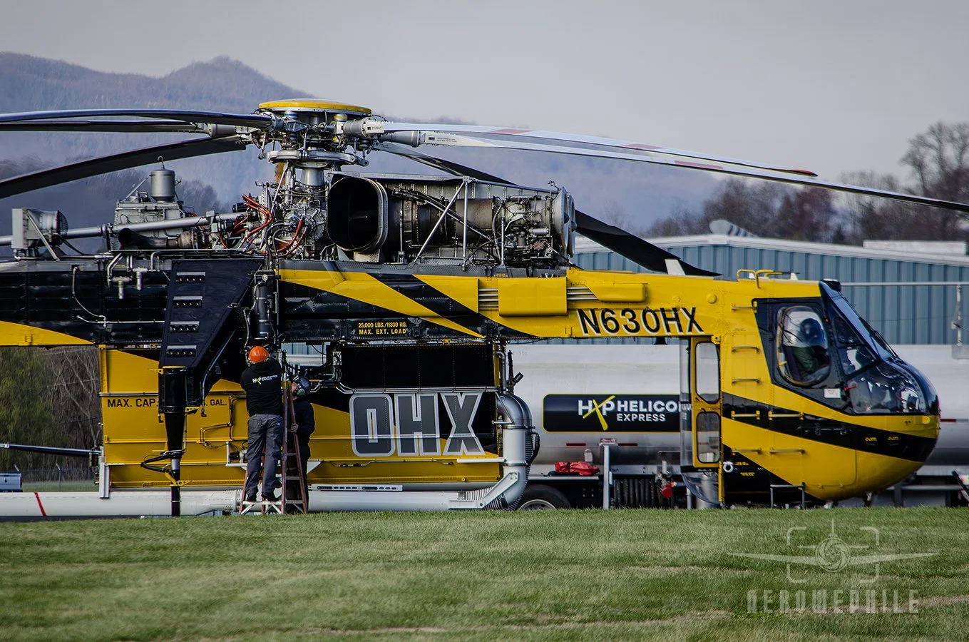 This area of the Skycrane seemed to be the focus of their attention after the S-64F shut down. Not sure what the issue was.
25Mar26