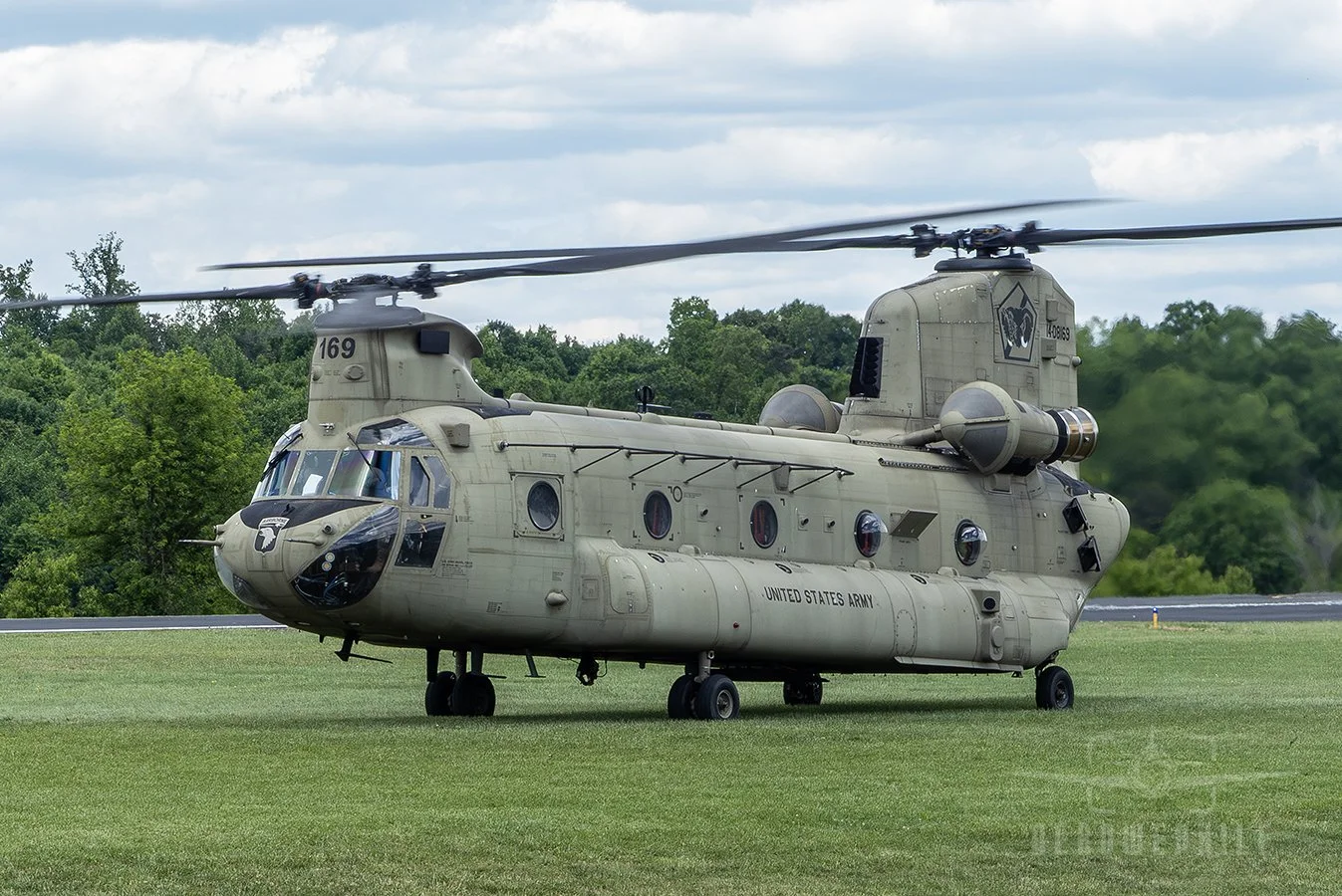 CH-47F Chinook warming up prior to departure. Wings & Wheels - Greeneville Municipal Airport (GCY) 
02May26