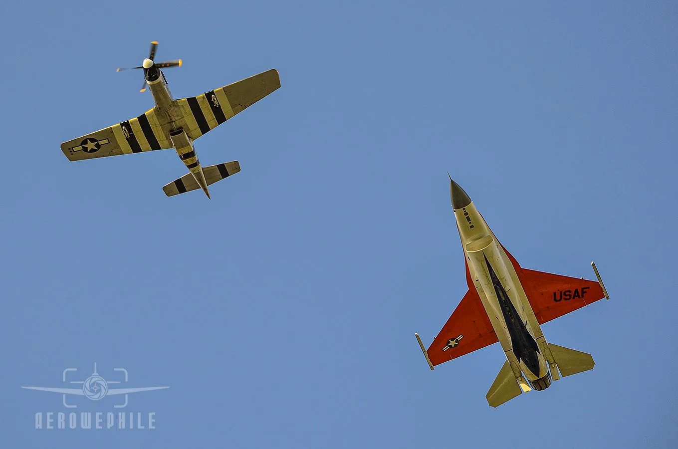 HERITAGE FLIGHT DEMO - USAF Viper Demo Team - Lockheed Martin F-16C Fighting Falcon and North American P-51D-30-NA Mustang "Happy Jack's Go Buggy"