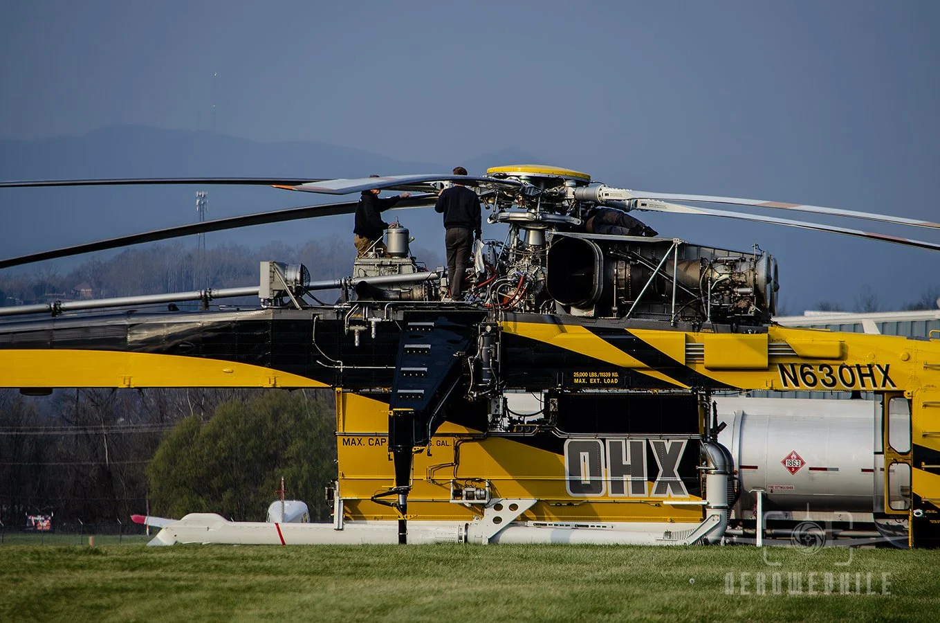 Back again to Elizabethton Airport to see if there was any chance of flight. The ground crew were making another inspection of the Skycrane.
26Mar26