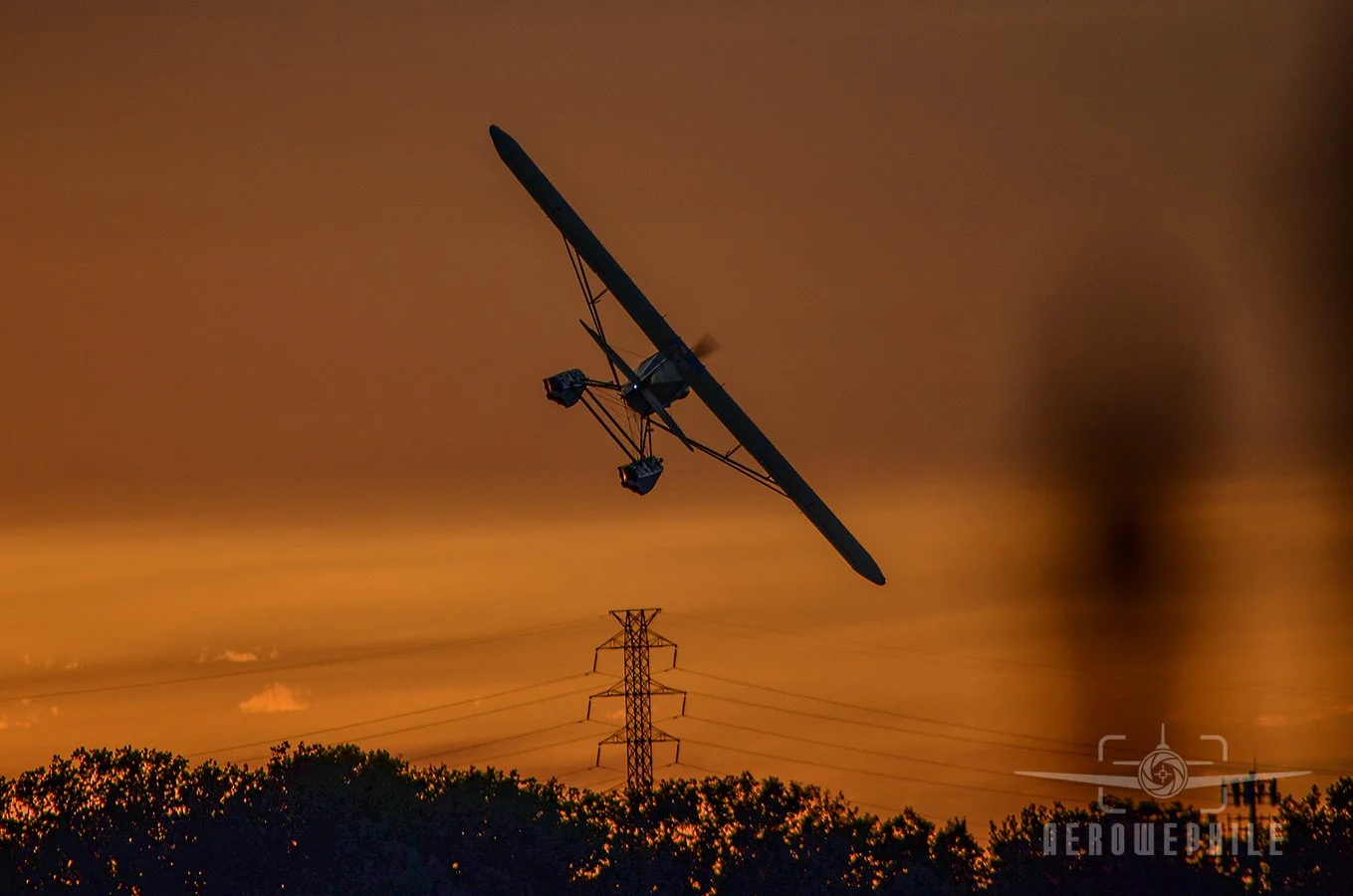 Jeff Gordon Carbon Cub Float Plane (Bowman Field).