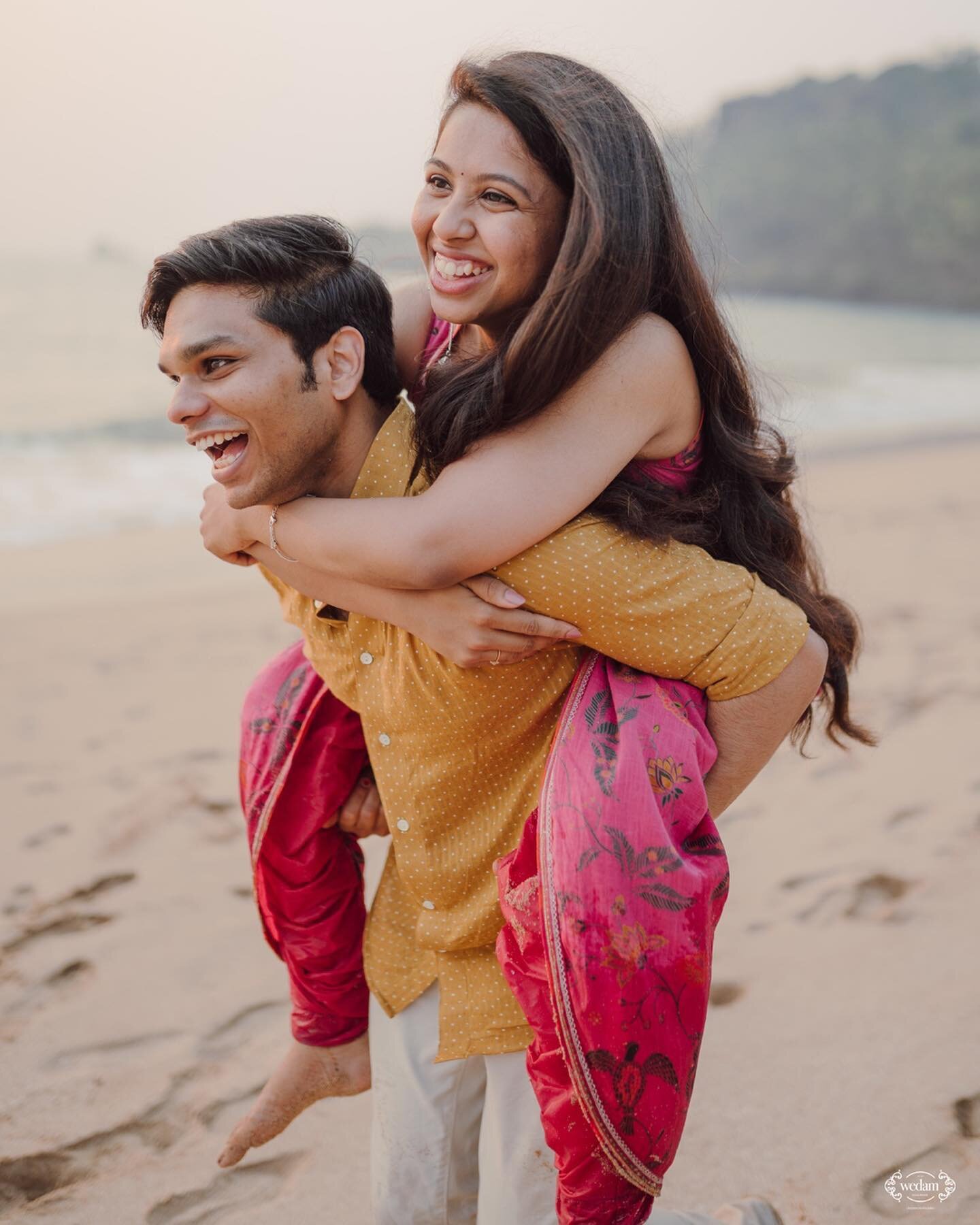 As the sun set, the warm glow enveloped this couple in love, creating the perfect backdrop for chaitu &amp; aishu&rsquo;s love/fun-filled beach photoshoot.

#beachlove #coupleshoot #lovestory #poerty #weddinginspiration #weddinginspo #documentaryphot