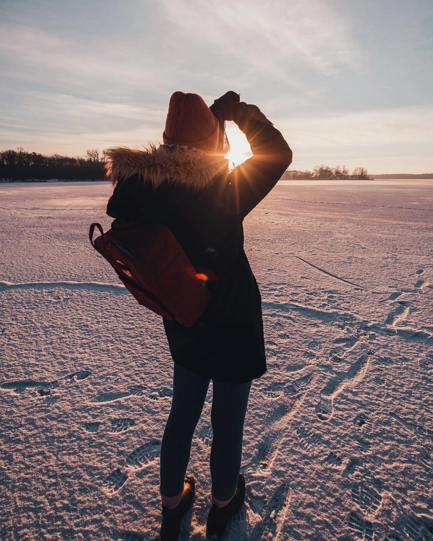 Hattet ihr einen guten Start in die neue Woche? - ich hoffe es 🙌🏻
Hier nochmal ein paar Bilder aus der Eiszeit - es war wirklich verr&uuml;ckt mal wieder &uuml;ber einen vereisten See zu laufen wie zu Zeiten, als man selber Kind war 🤗
.
.
.

#bran