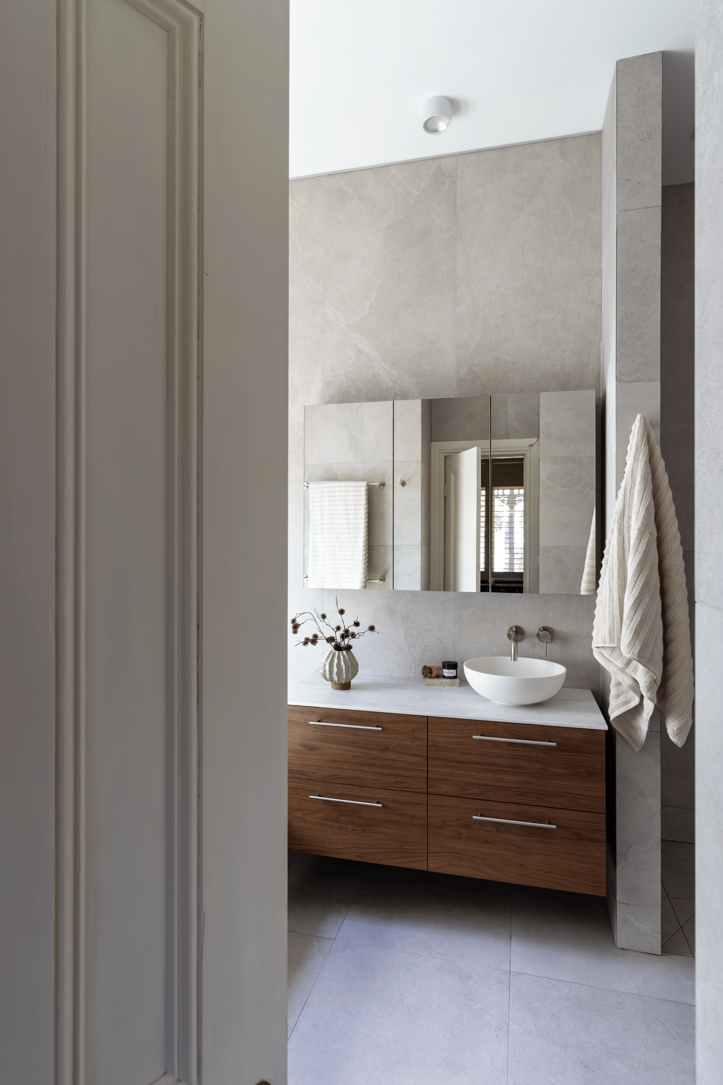 17-12-25 100 Primrose Street, Essendon Ensuite 02.png