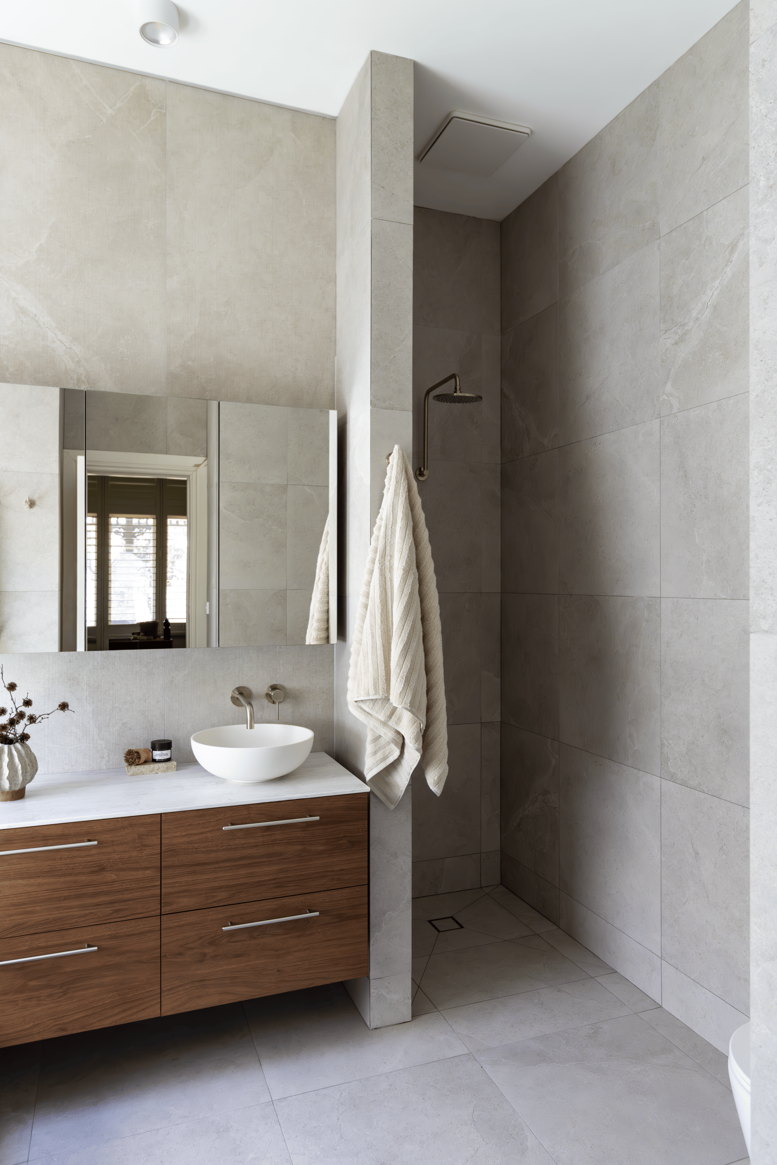 17-12-25 100 Primrose Street, Essendon Ensuite 03.png