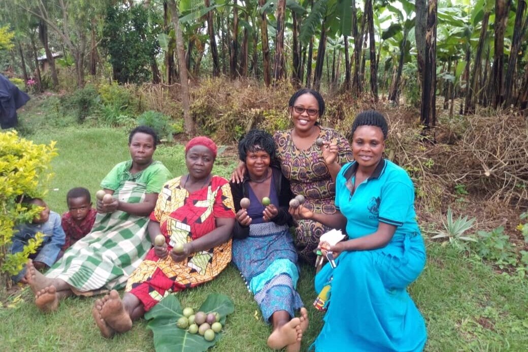 MD Anne with our passion fruit growers on the foothills of the Ruwenzori mountains