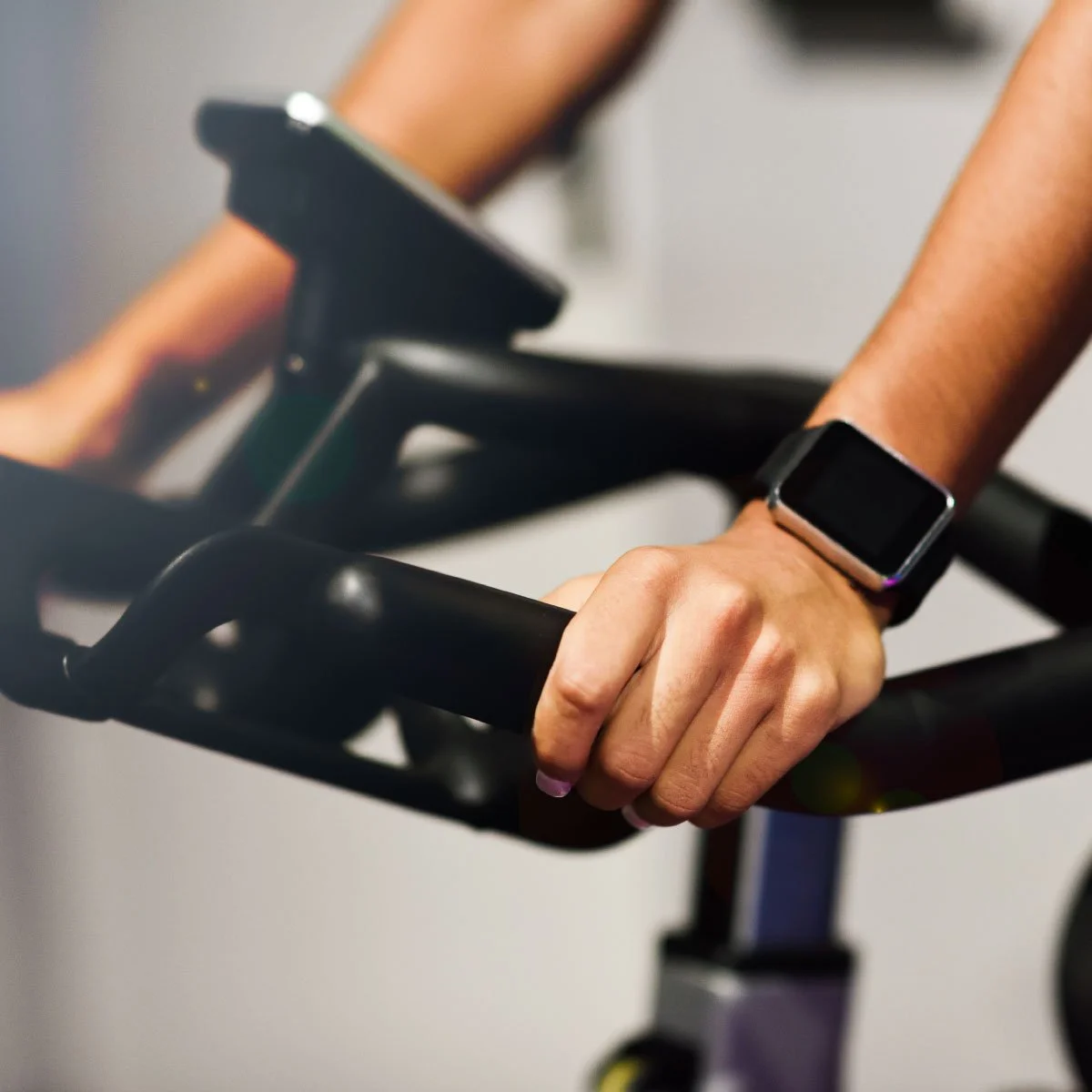 Нова Година не значи &ldquo;нов јас&rdquo;. Истиот ти си, само посилен + со помалку масти. Фино звучи.