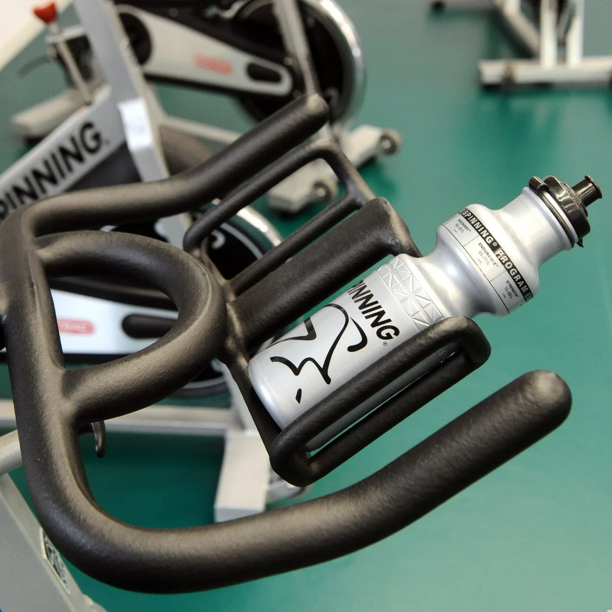 Никогаш вода не значела толку колку 
после пијана вечер, за време на spinning и после него.
 Spinning&reg;, испоти се и издиши и чувствувај се како милион долара 💸 после тренинг :)