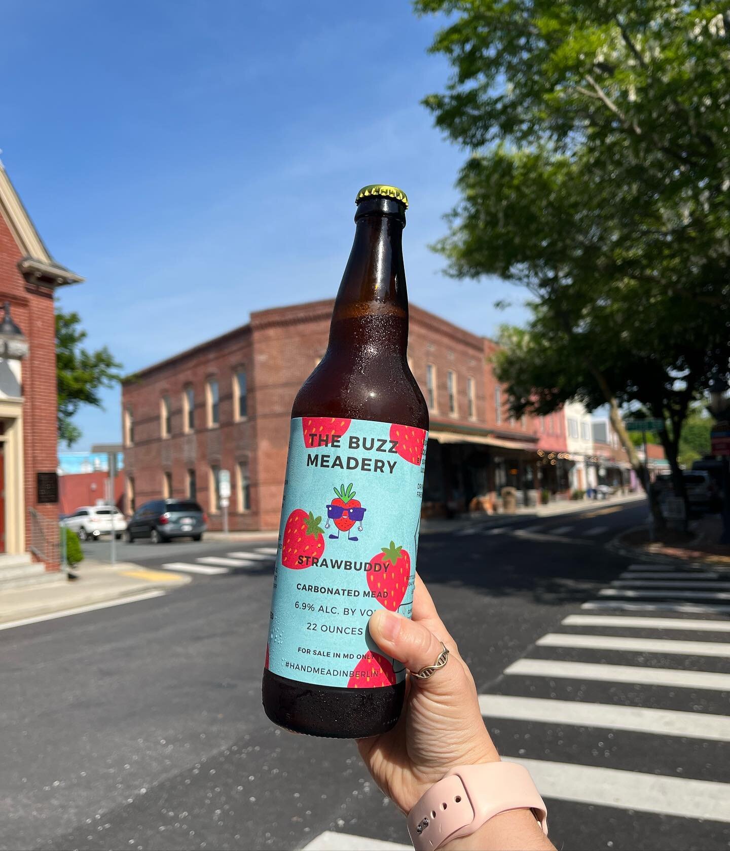 🍓 Strawbuddy 🍓 

Our first mead release of the year, is officially available! You can find it tonight @theberlincommons for our pop up between 4-7pm, or at the Sunday Berlin Farmers Market.

This is always the first flavor we release of the year, a