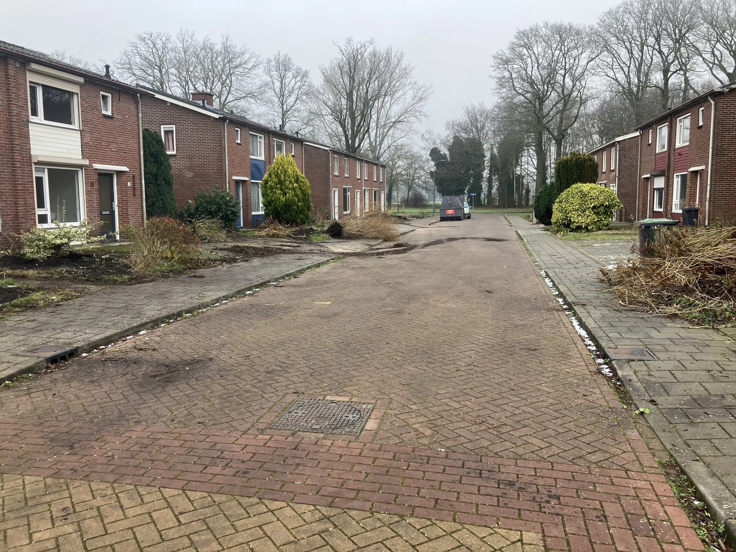 Lege straat aan einde dag.jpeg