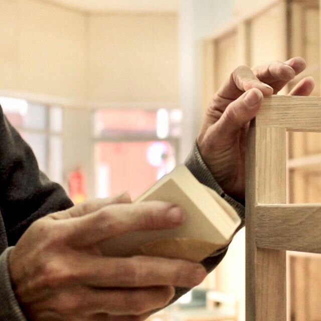 ⁣
⁣
edge.⁣
⁣
⁣
#womenwhowoodwork #mediterraneandesign #localbrand #ethicallymade #localproduction #sustainablelifestyle #nachhaltigesdesign #oak #woodlove #craftwomanship #mallorcadesign#hechoamano #fetam&agrave; #handcrafted #artesaniamallorca #made