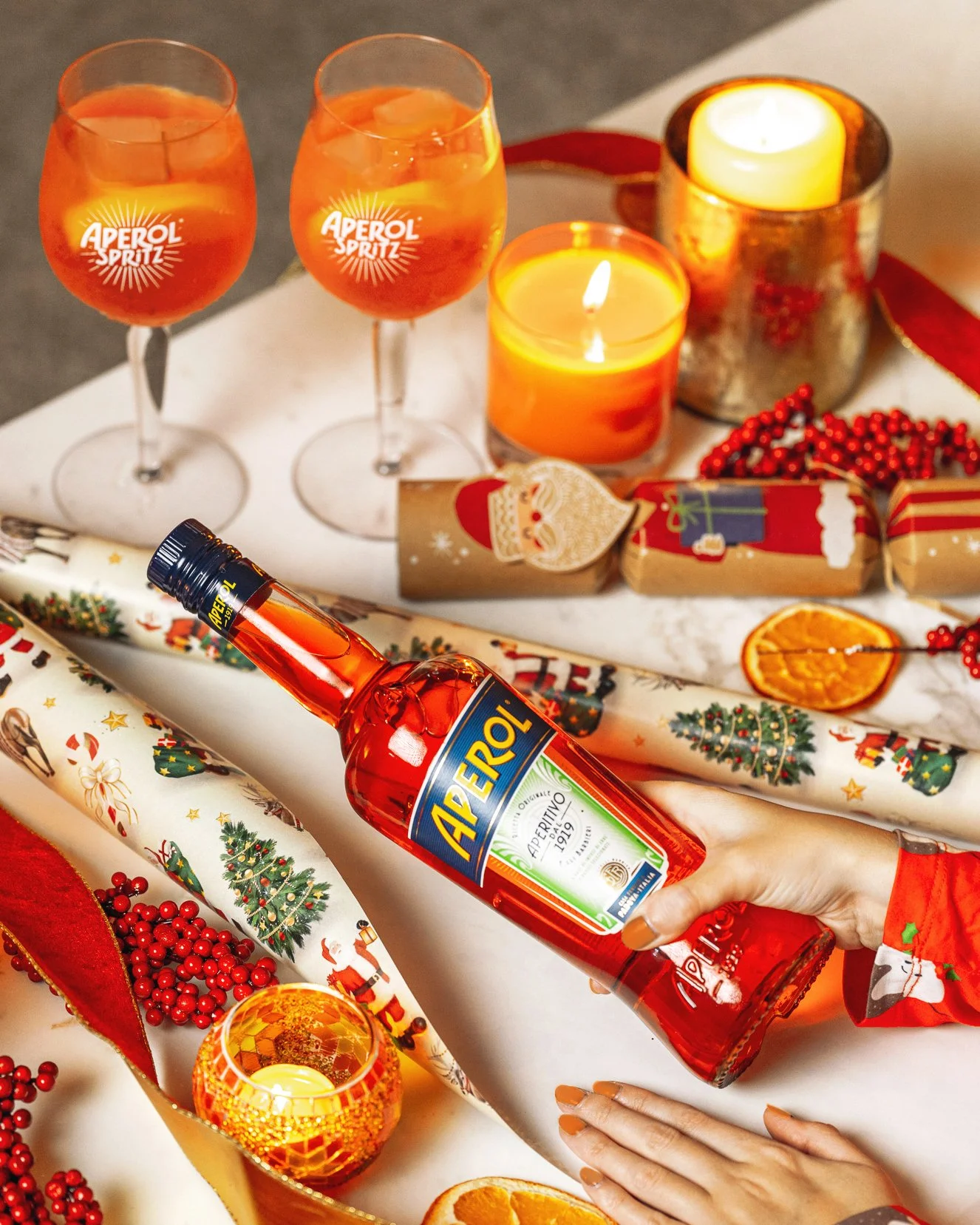 Aperol gift wrapping - 5-7 Cropped.jpg