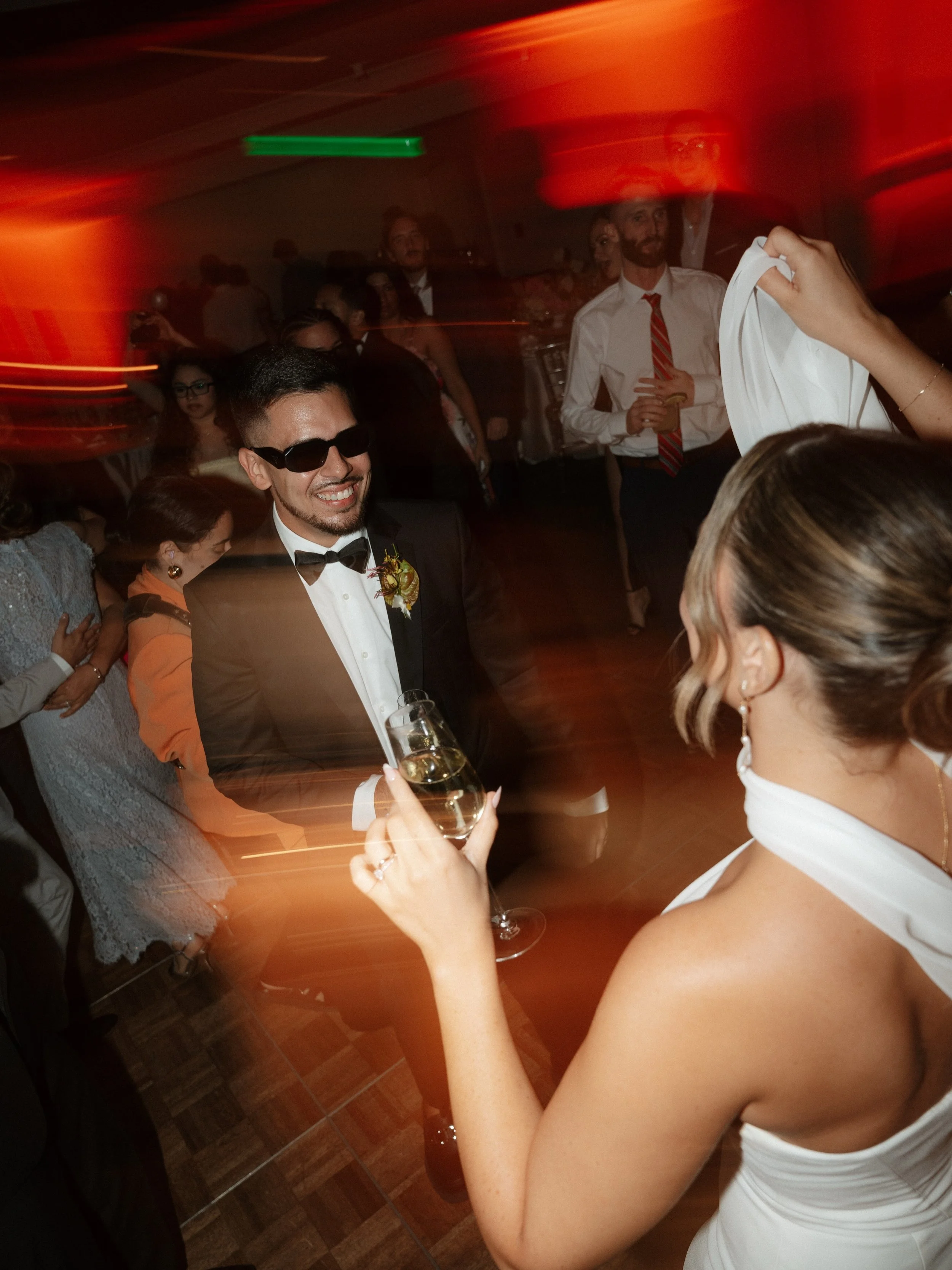 🕺🪩💃
&mdash;
&mdash;
2nd for @marfaedo 
&mdash;
&mdash;
#weddingparty #funflash #flashphoto