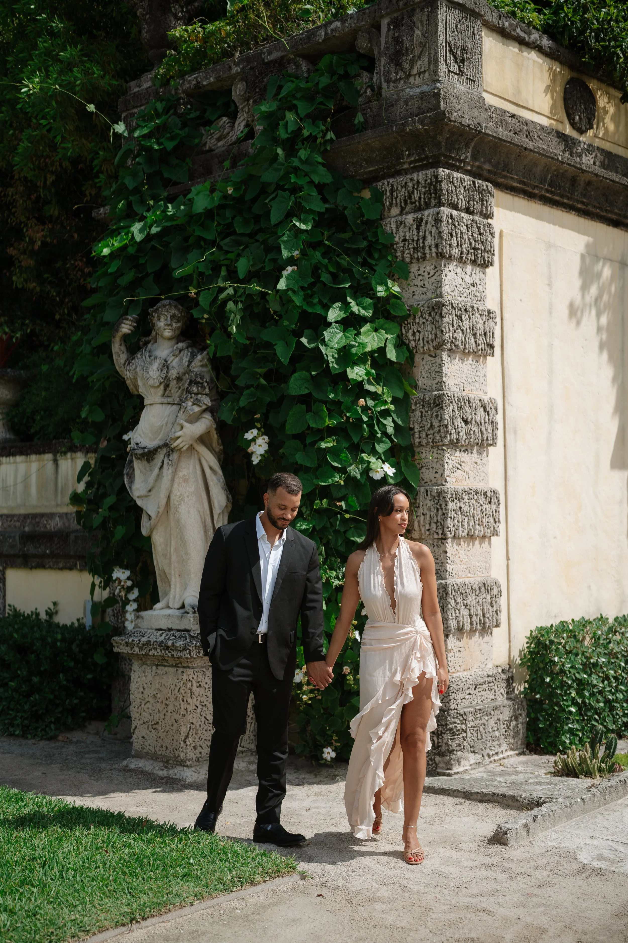 At Vizcaya Museum & Gardens, this engagement session captures romantic moments between a couple surrounded by timeless European-inspired architecture and lush tropical gardens in Miami. Elegant, candid, and editorial-style photography by a Miami wedd