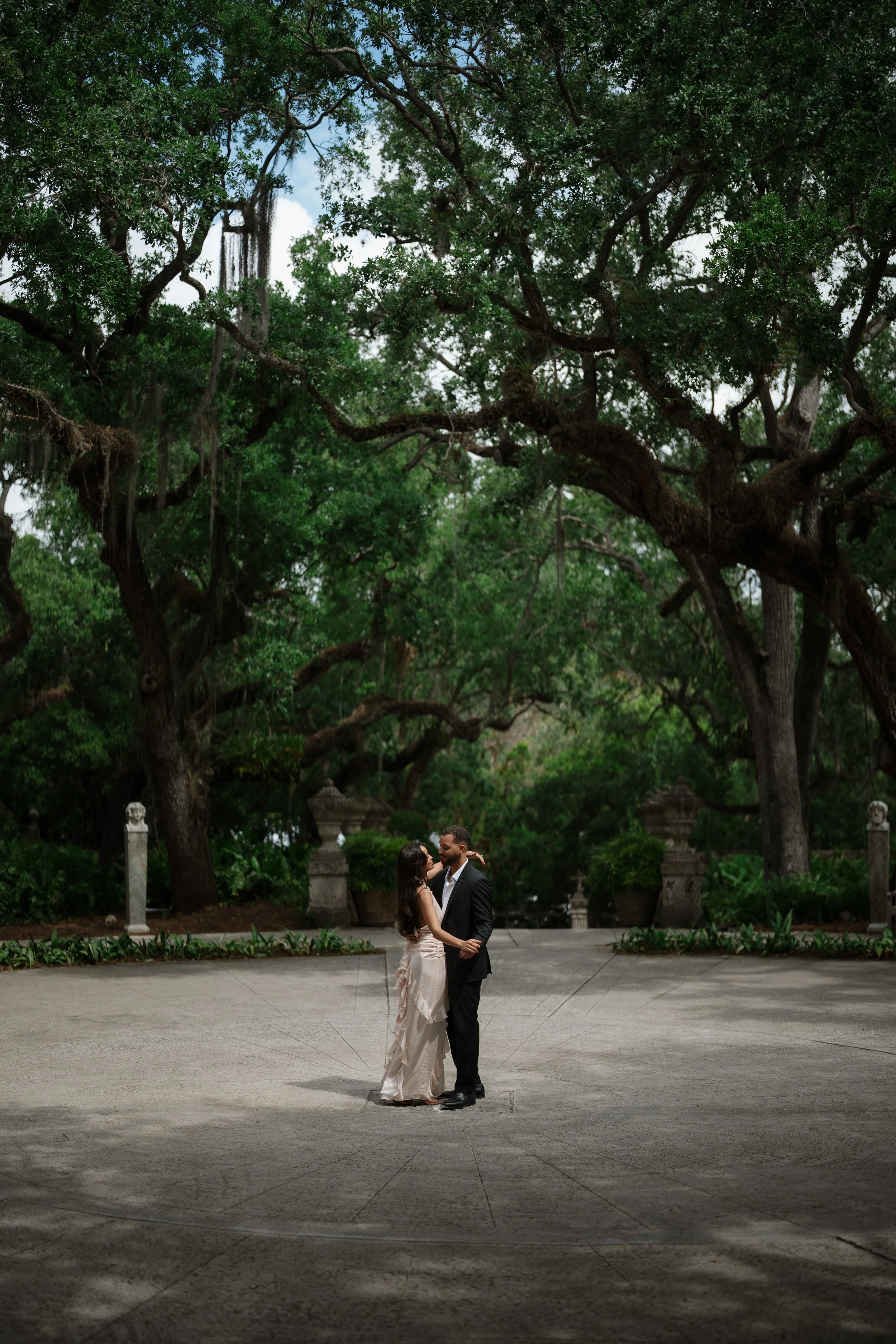 At Vizcaya Museum & Gardens, this engagement session captures romantic moments between a couple surrounded by timeless European-inspired architecture and lush tropical gardens in Miami. Elegant, candid, and editorial-style photography by a Miami wedd