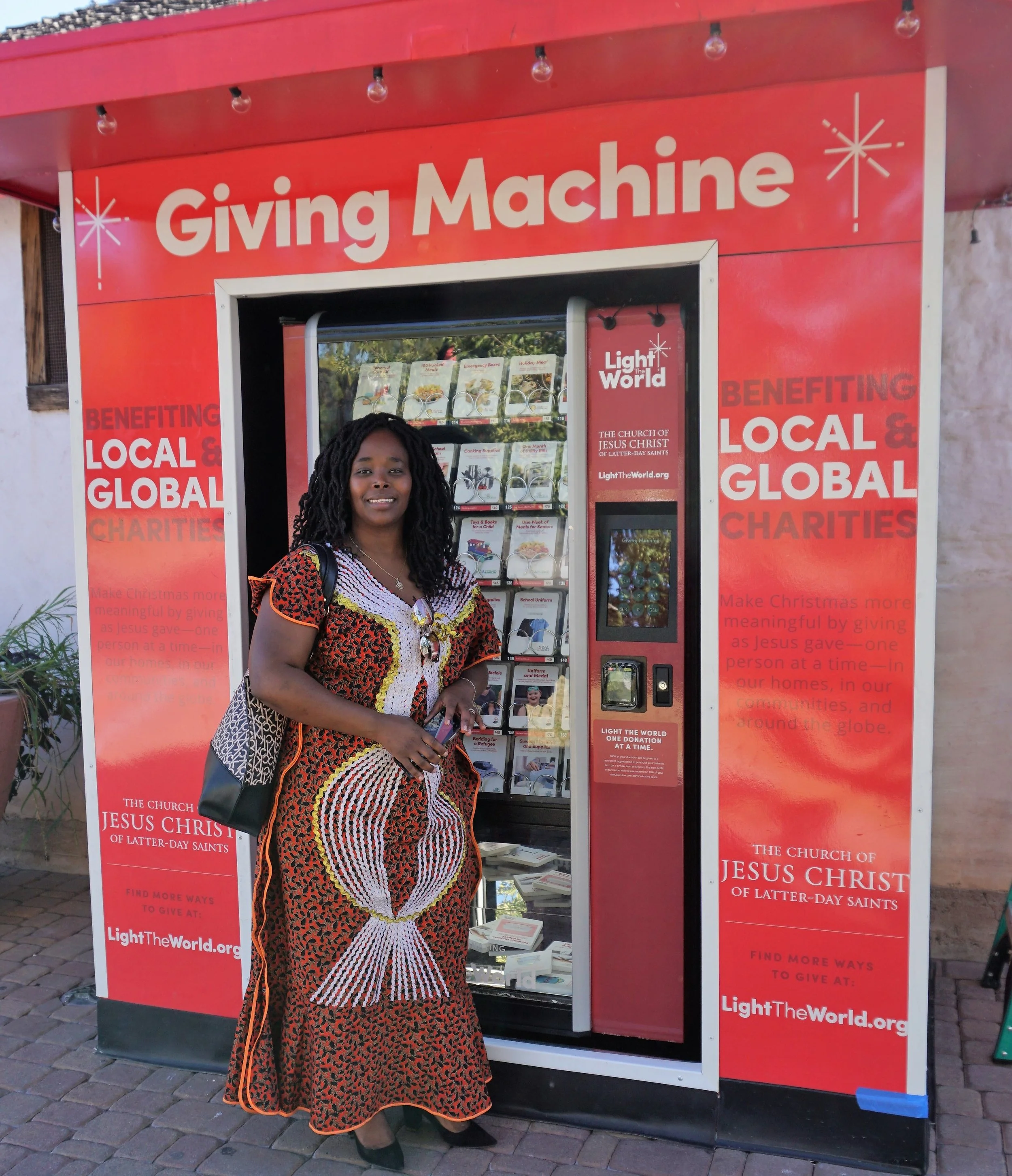 🎁Giving Machines are Lighting the World this Christmas!