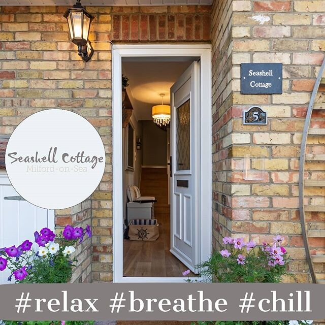 Seashell Cottage in Milford-on-Sea. A quote, pretty traditional English village in The New Forest. Milford is where the forest meets the sea! We have some great independent cafes, a couple of bars and pubs, and some great restaurants.
.
Visit our new