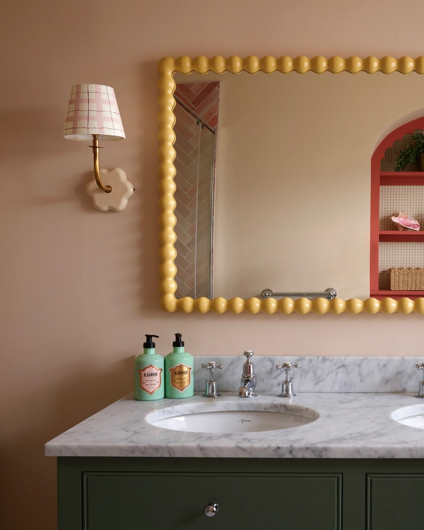 A colourful bathroom for the girls of the house! 📷 @rachaelsmithphotographyltd #interior #annabelgrimshawdesign #interiordesign #interiordesigner #interiordecoration #englishhome #englishstyle #georgianarchitecture #georgianhouse #georgianhome #peri