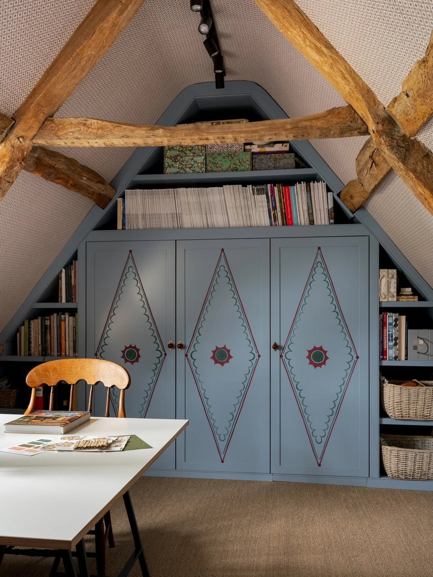 Some of my favourite pink and blue paints we&rsquo;ve used in our projects&hellip;.

1. Blue vein @paintandpaperlibrary on joinery
2. Dead salmon @farrowandball 
3. French blue @edwardbulmerpaint 
4. Jonquil @edwardbulmerpaint 
5. Sky blue @edwardbul