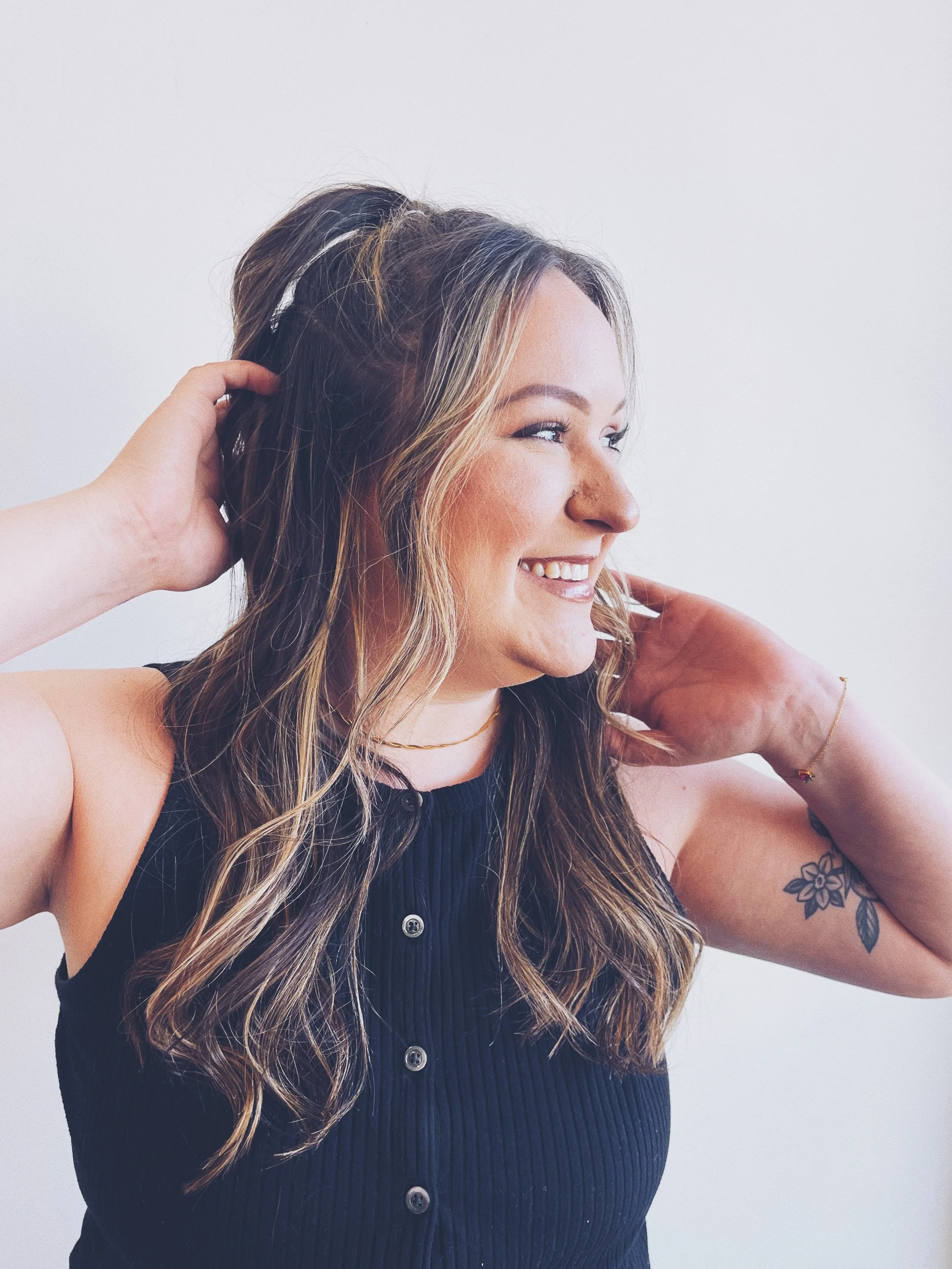 Los Ángeles Hairstylist Emily Davis at The Ministry Salon in Studio City + Silver Lake 