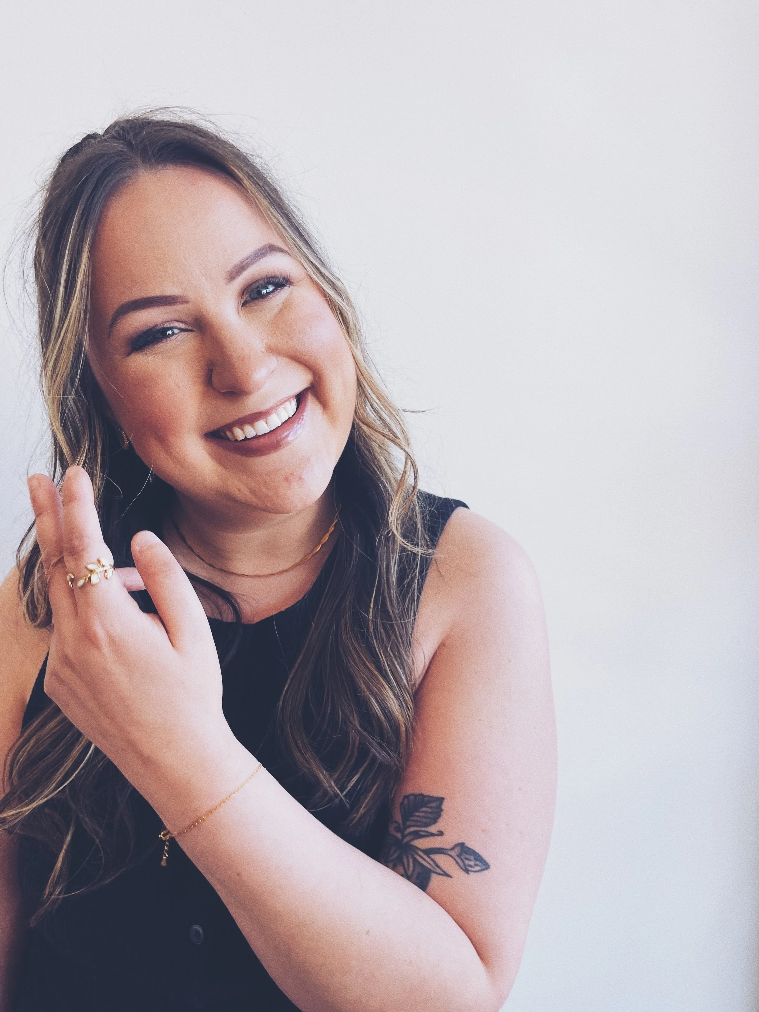 Los Ángeles Hairstylist Emily Davis at The Ministry Salon in Studio City + Silver Lake 