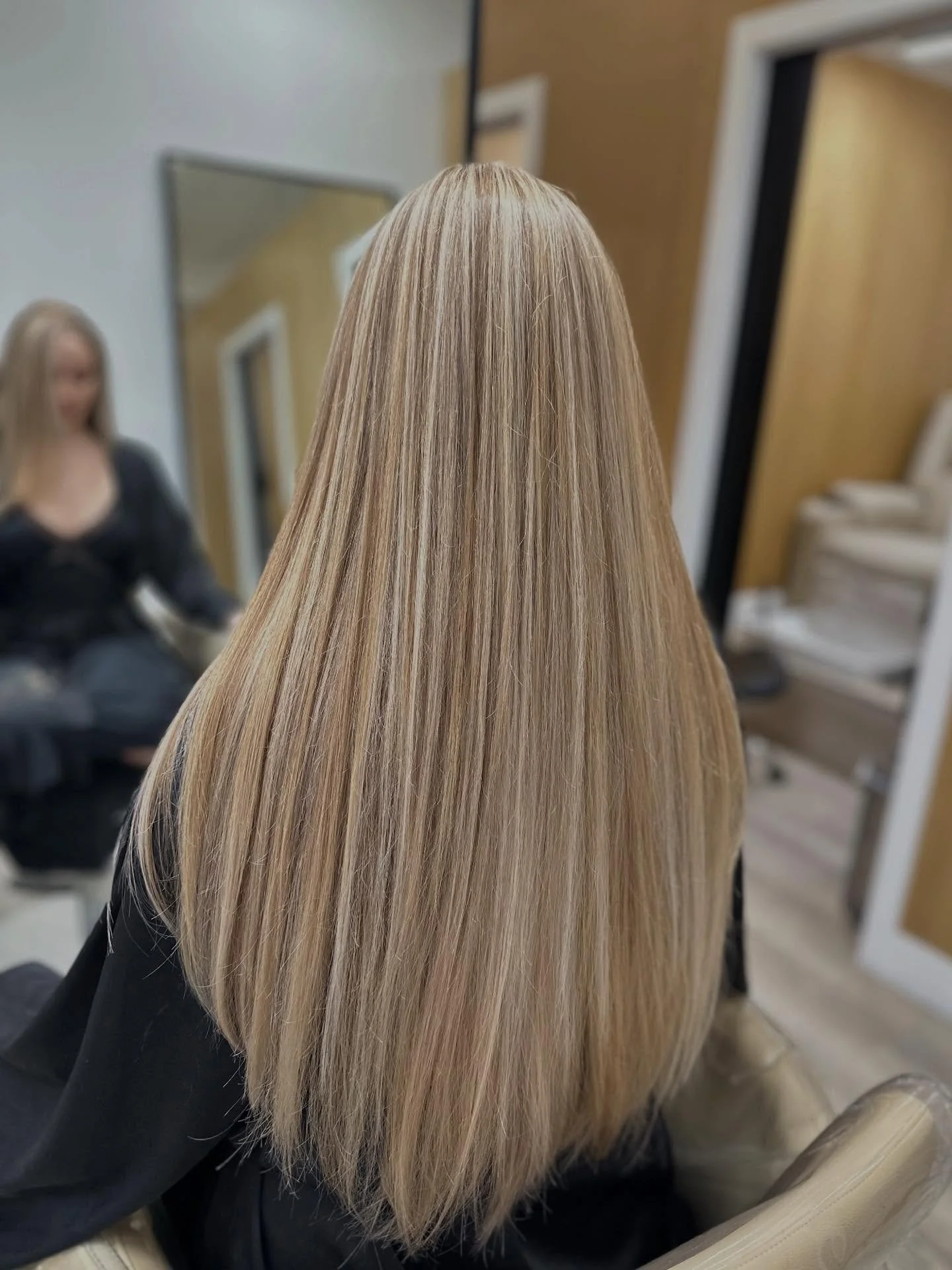 Los Angeles Hairstylist Erika Arutiunian in Studio City and Silver Lake at The Ministry Salon blonde Highlights 
