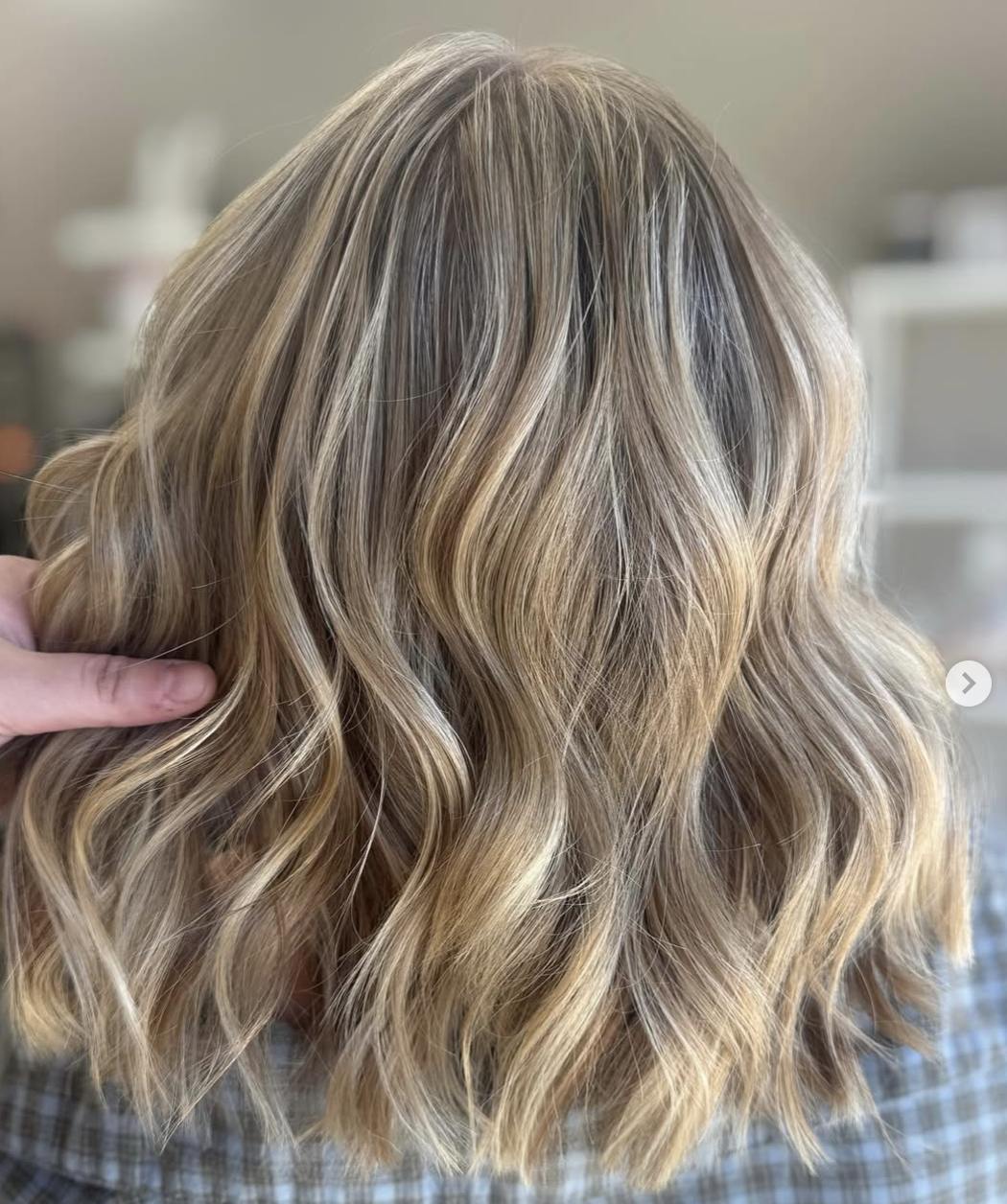 Los Ángeles Hairstylist Emily Davis at The Ministry Salon in Studio City + Silver Lake 