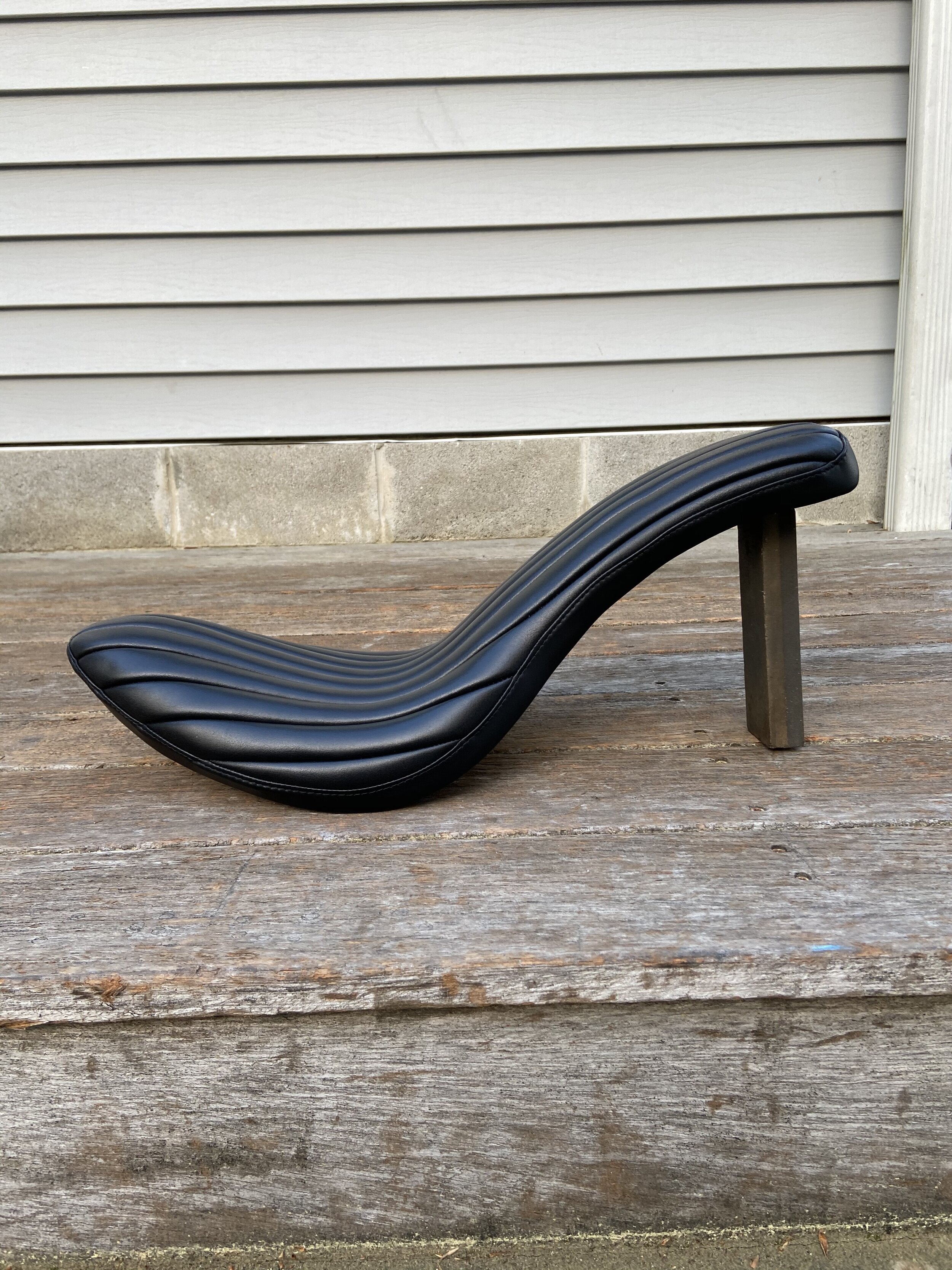 Hardtail Cobra Seat — River Seat Company