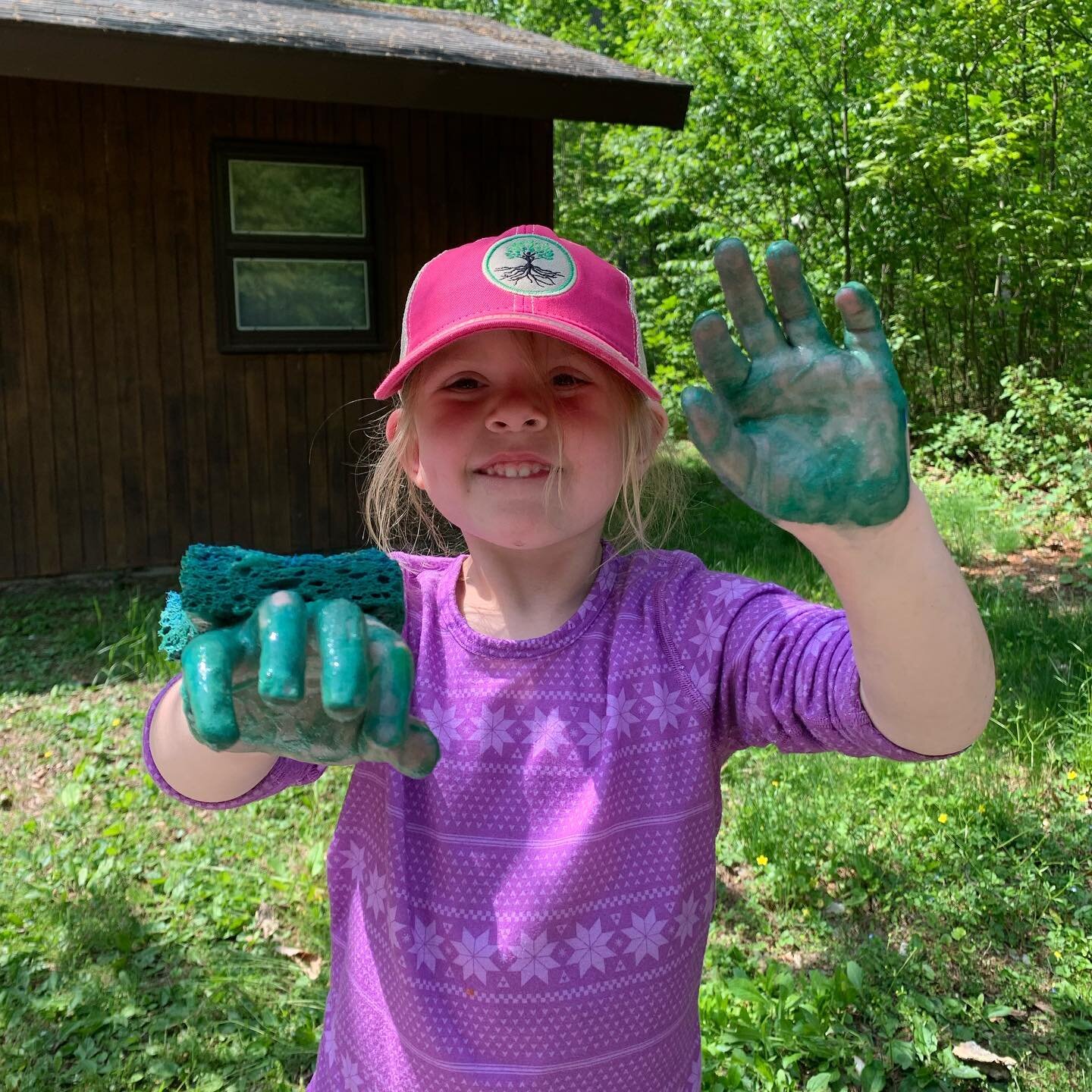 This morning at nature preschool we got to explore map-making! After spending the first part of our morning enjoying some chalk at the nature play space, we got to explore different art materials to aid us in making our own maps (along with some othe