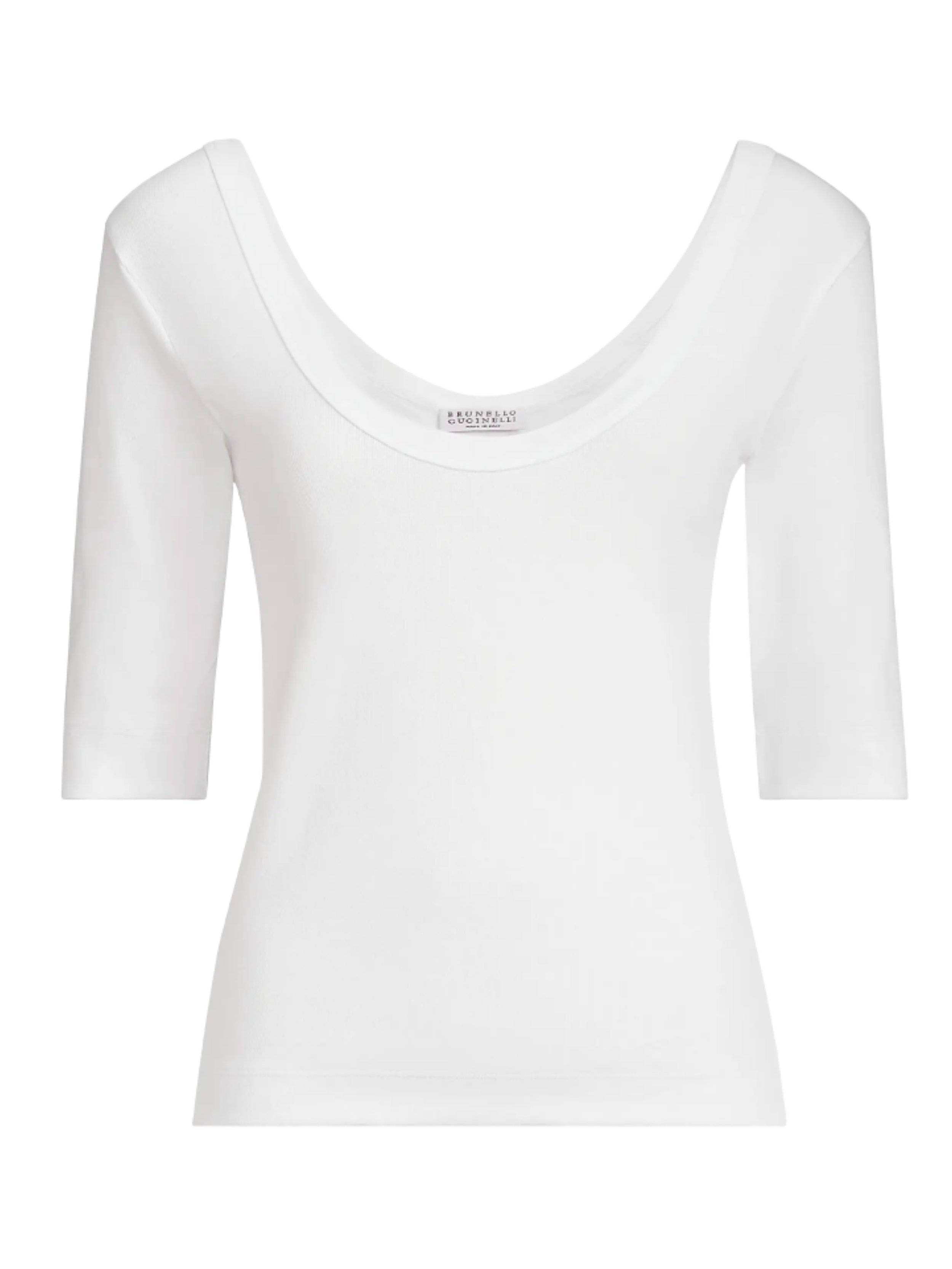 Wide neckline
Regular shoulder