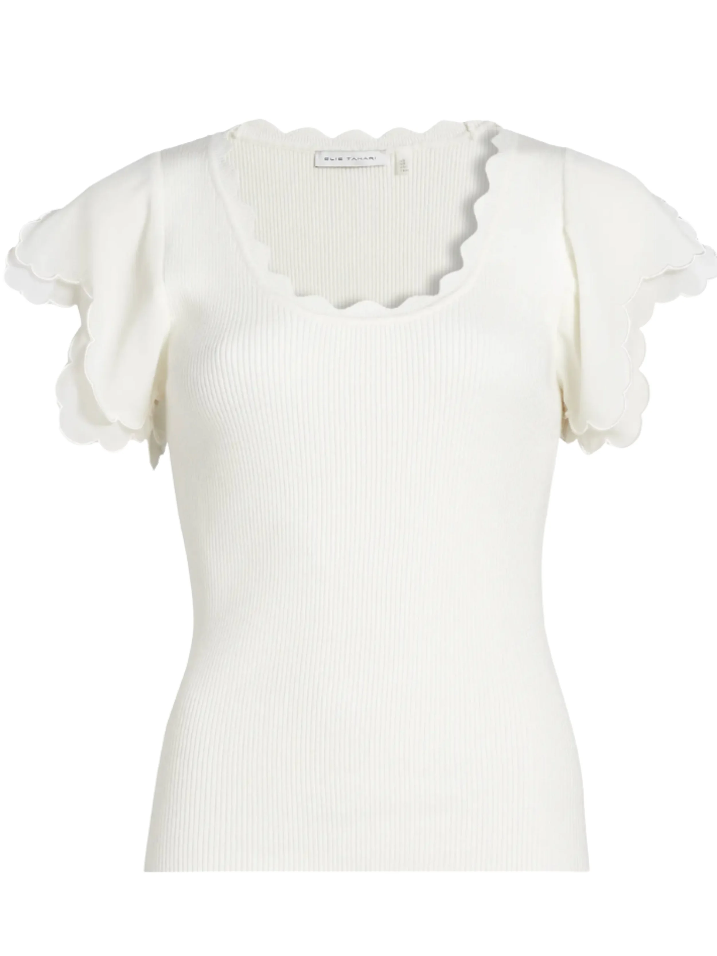 Scoopneck
Flutter sleeves
Scalloped trim