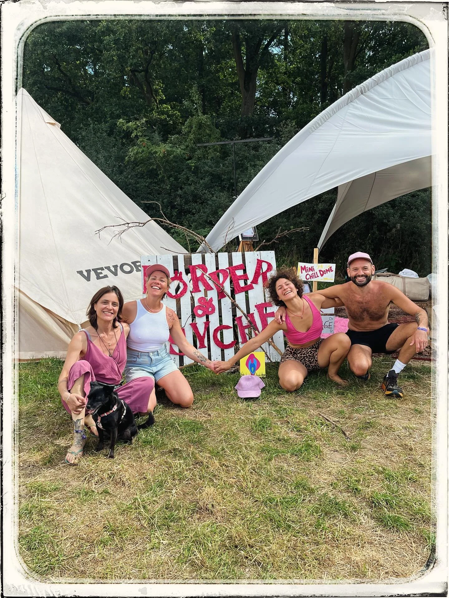 ⸻
Still integrating the 7 magical days spent as part of the @koerperundpsyche_praxis Berlin at the @newhealing.festival ✨
My heart is full of gratitude for the deep, beautiful experiences shared with such powerful and gentle souls.
@katjavonderforst