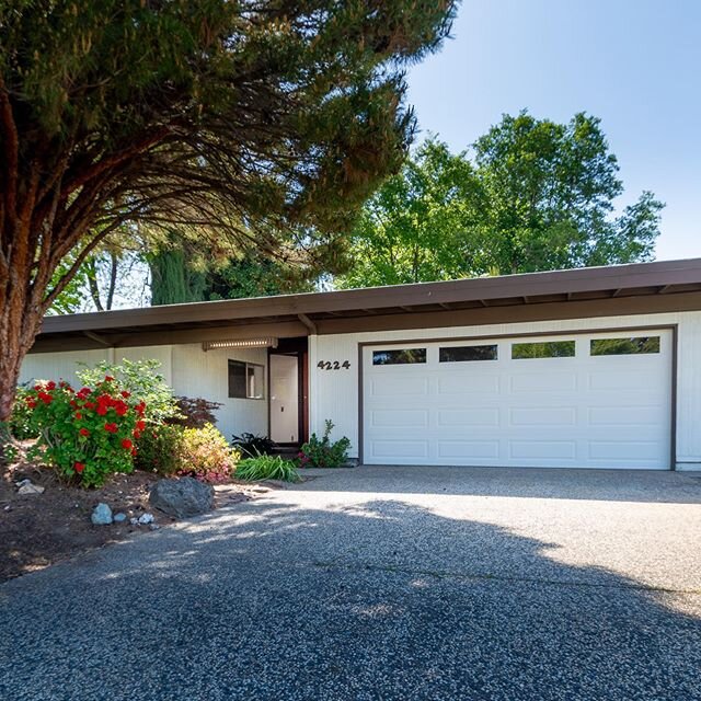 Streng Realty just listed this classic Carter Sparks designed 4 Bedroom 2 bath center kitchen Atrium home on American River Drive