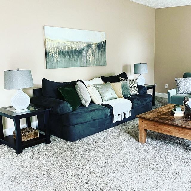 Can you save 💵 on staging?
If you&rsquo;re able to leave some furnishings we can integrate with our items and complete the staging beautifully for less. .
.
.

Follow us! ⚜️ @columbus_home_staging 
#columbushomestaging #sellitbeautiful #makinghomesi