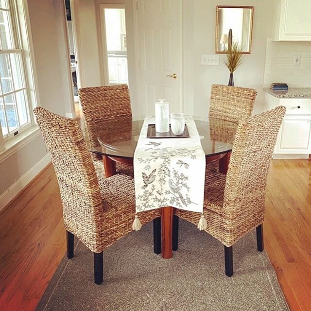 Nice place to have your breakfast 🥞 🍳☕️
Staging helps buyers visualize loving the space 😍
.
.
.

Follow us! ⚜️ @columbus_home_staging 
#columbushomestaging #sellitbeautiful #makinghomesirresistible #housebeautiful #appearanceisourbusiness #staging