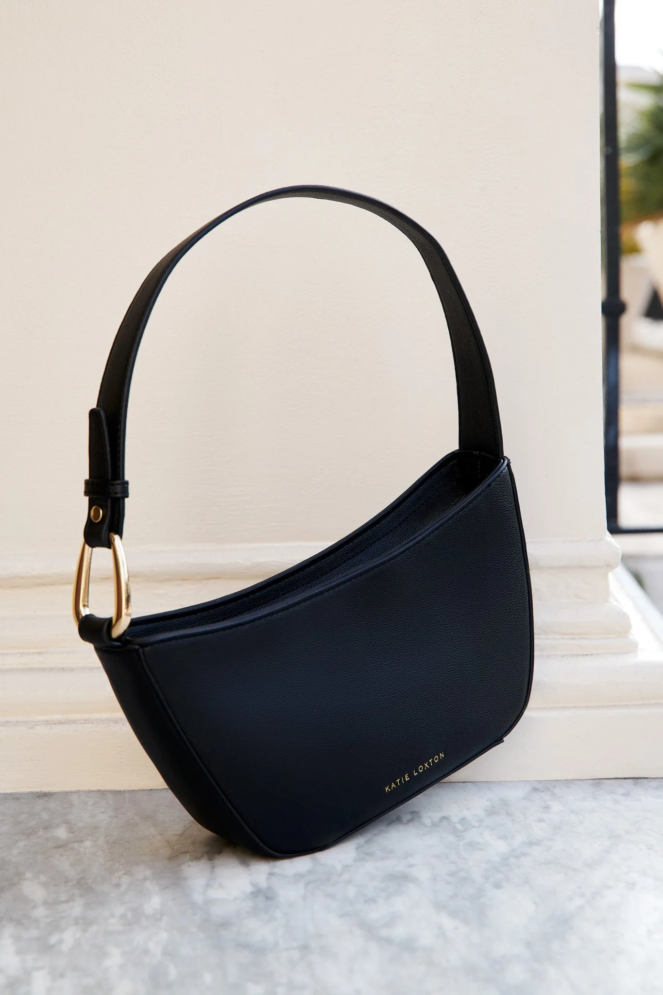 KL_AW23_CAMPAIGN_FARA_SMALL_SHOULDER_BAG_KLB2937.jpg