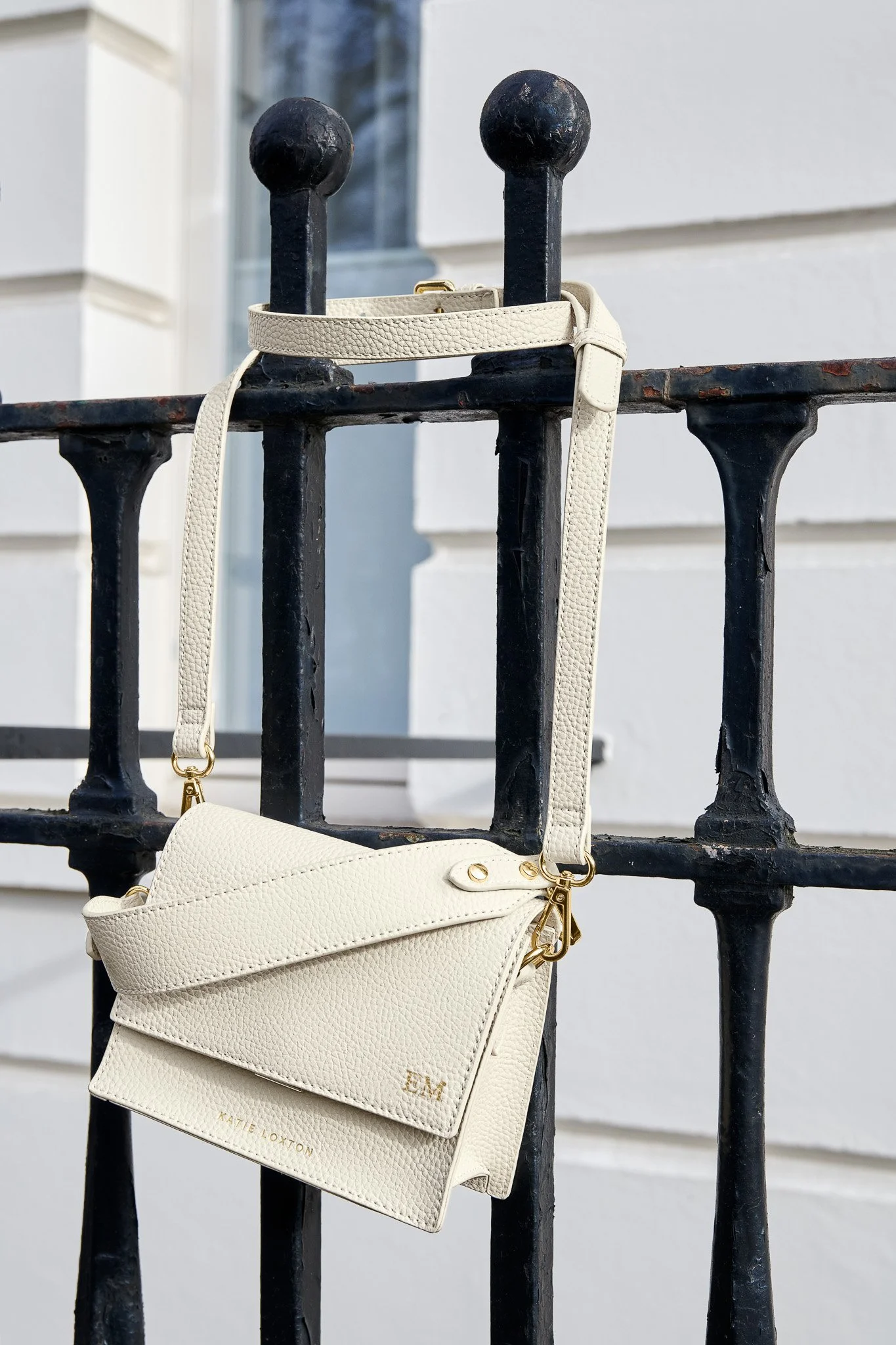 KL_AW23_CAMPAIGN_MINI_ORLA_CROSSBODY_KLB2968_M1.jpg