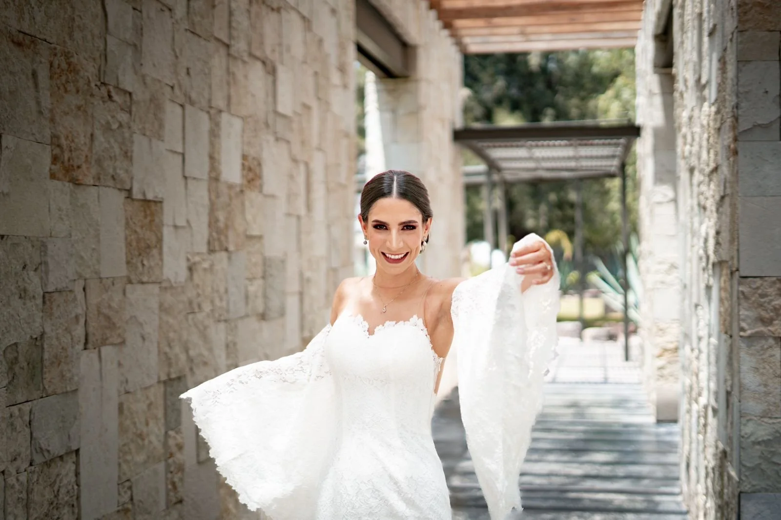 ¿Cuántos vestidos de novia deberías probar antes de decidir?