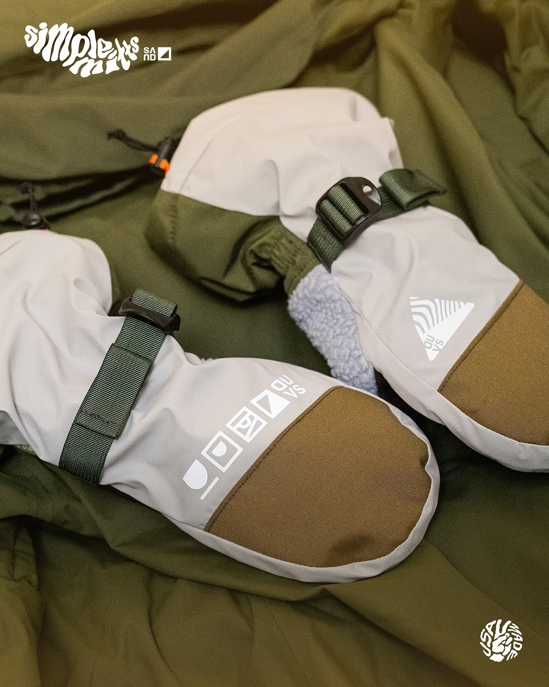 First two pairs of custom Simple Mitts this season. 
.
.
.
#sand #sandisacult #outdoorgoods #simplemitts #overmitts #mitts