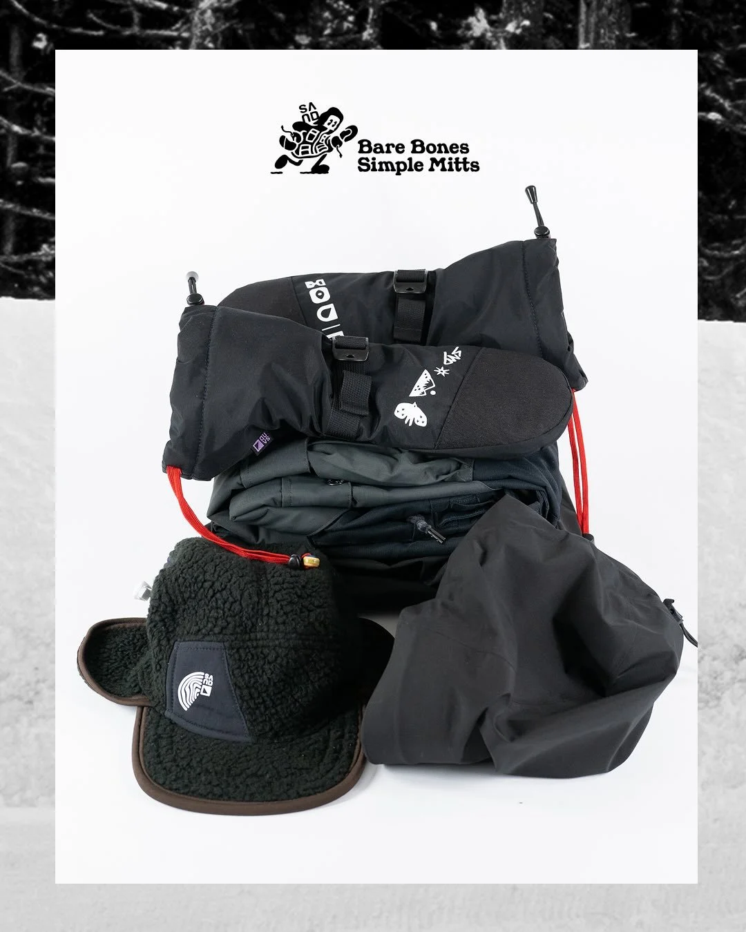 Custom Simple Mitt for @akaschwartz with collab art by Indiana based illustrator @graceyencer. #covertsimplemitt
.
.
.
#sand #sandisacult #outdoorgoods #simplemitts overmitts mitts