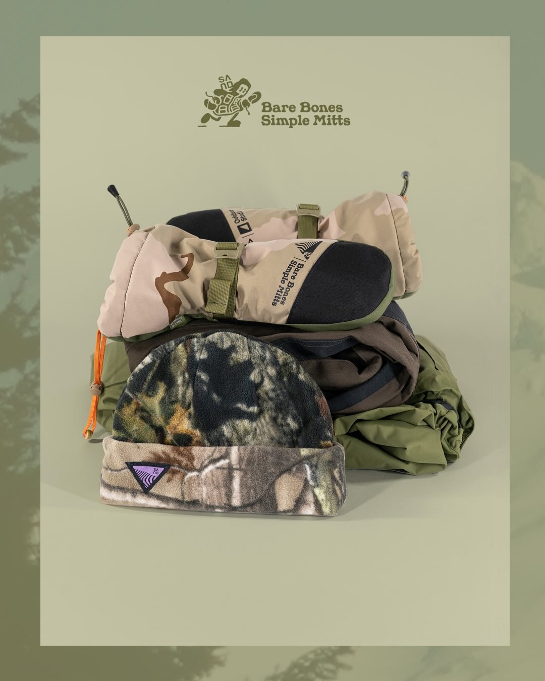 Custom Desert Camo Goretex&reg; Simple Mitt and Real Tree + Mossy Oak reversible fleece beanie going out to @motomarco_ .
.
.
.
#sand #sandisacult #outdoorgoods #simplemitts #overmitts mitts