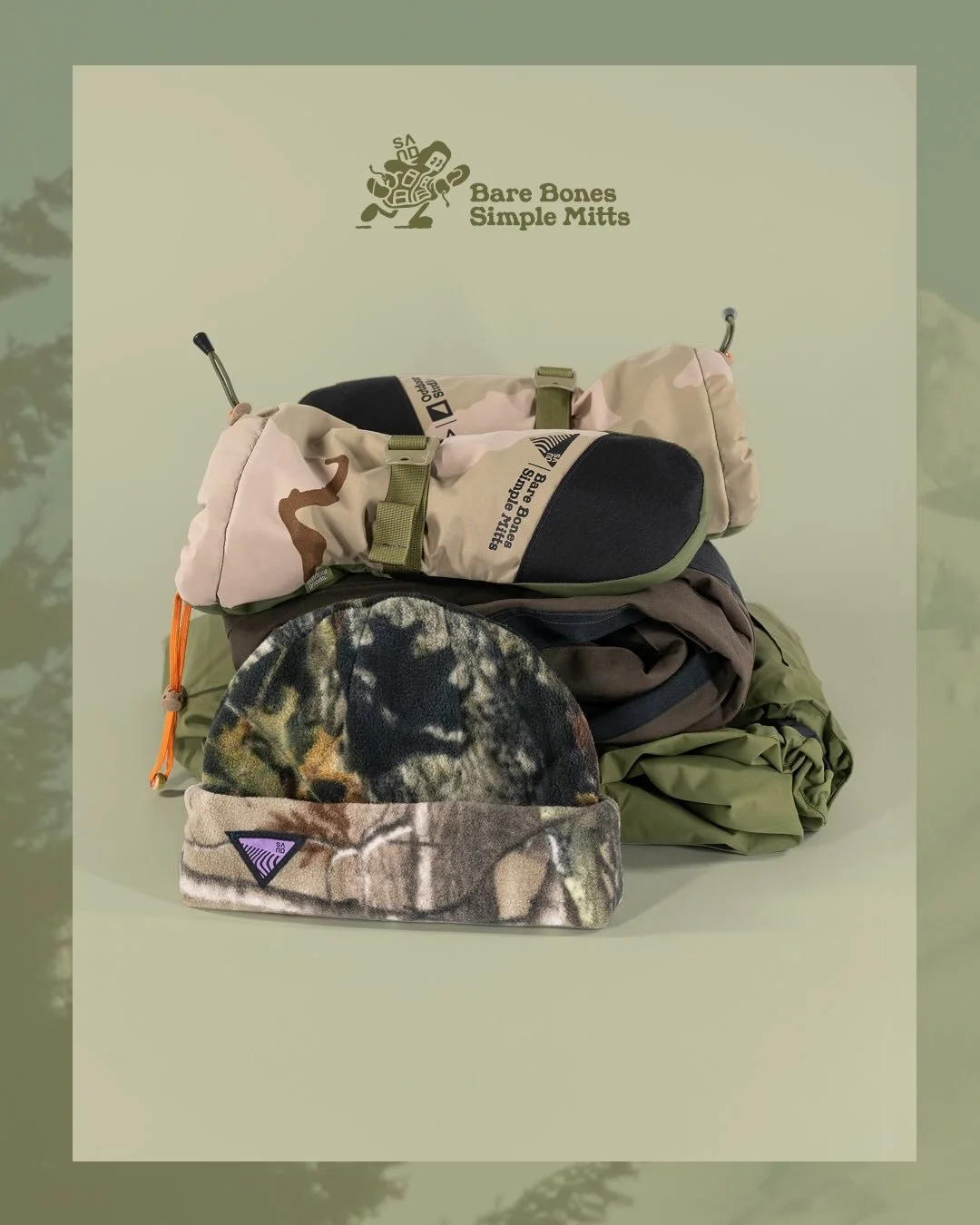 Custom Desert Camo Goretex&reg; Simple Mitt and Real Tree + Mossy Oak reversible fleece beanie going out to @motomarco_ .
.
.
.
#sand #sandisacult #outdoorgoods #simplemitts #overmitts mitts